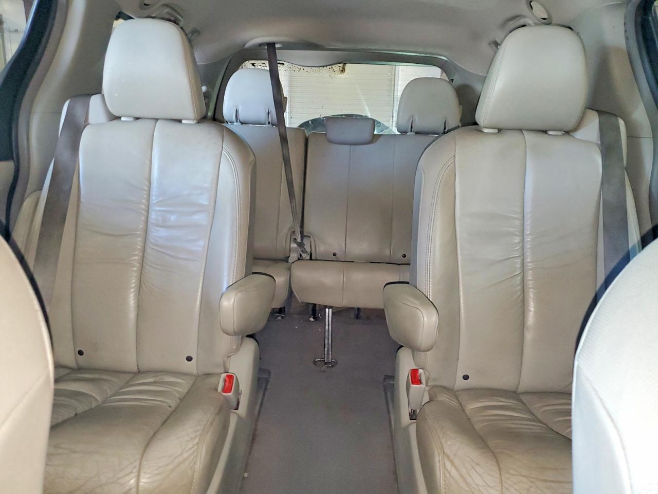 2011 Toyota Sienna Xle 7-passenger Gray vin: 5TDDK3DC3BS014606