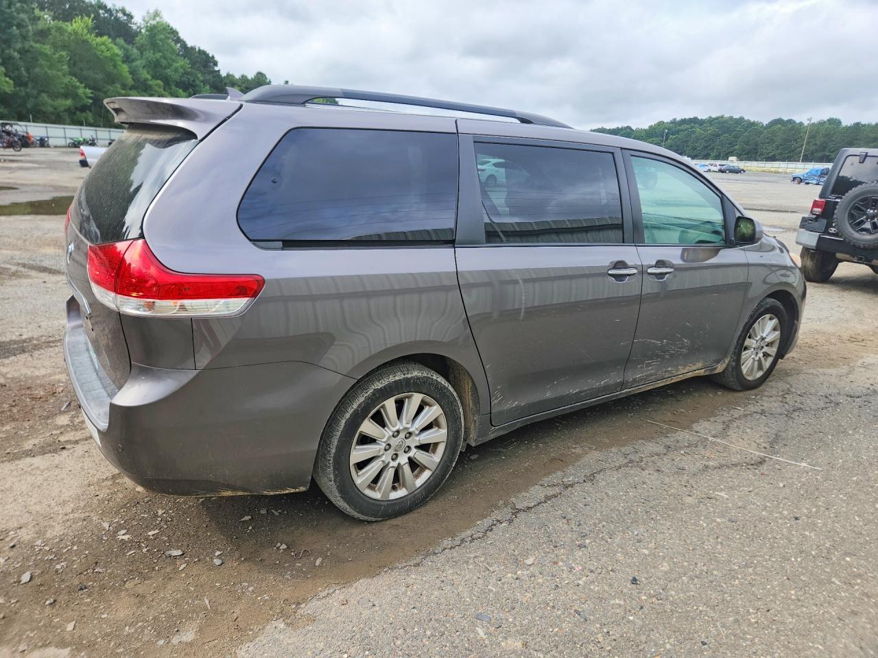 2011 Toyota Sienna Limited 7-passenger Gray vin: 5TDDK3DC3BS023113