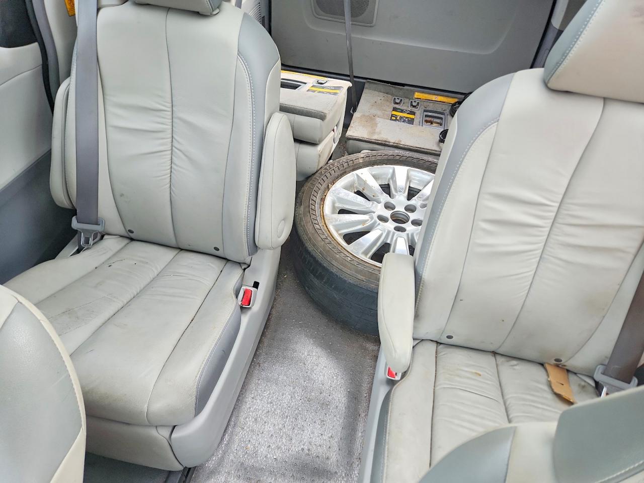 2011 Toyota Sienna Limited 7-passenger Gray vin: 5TDDK3DC3BS023113