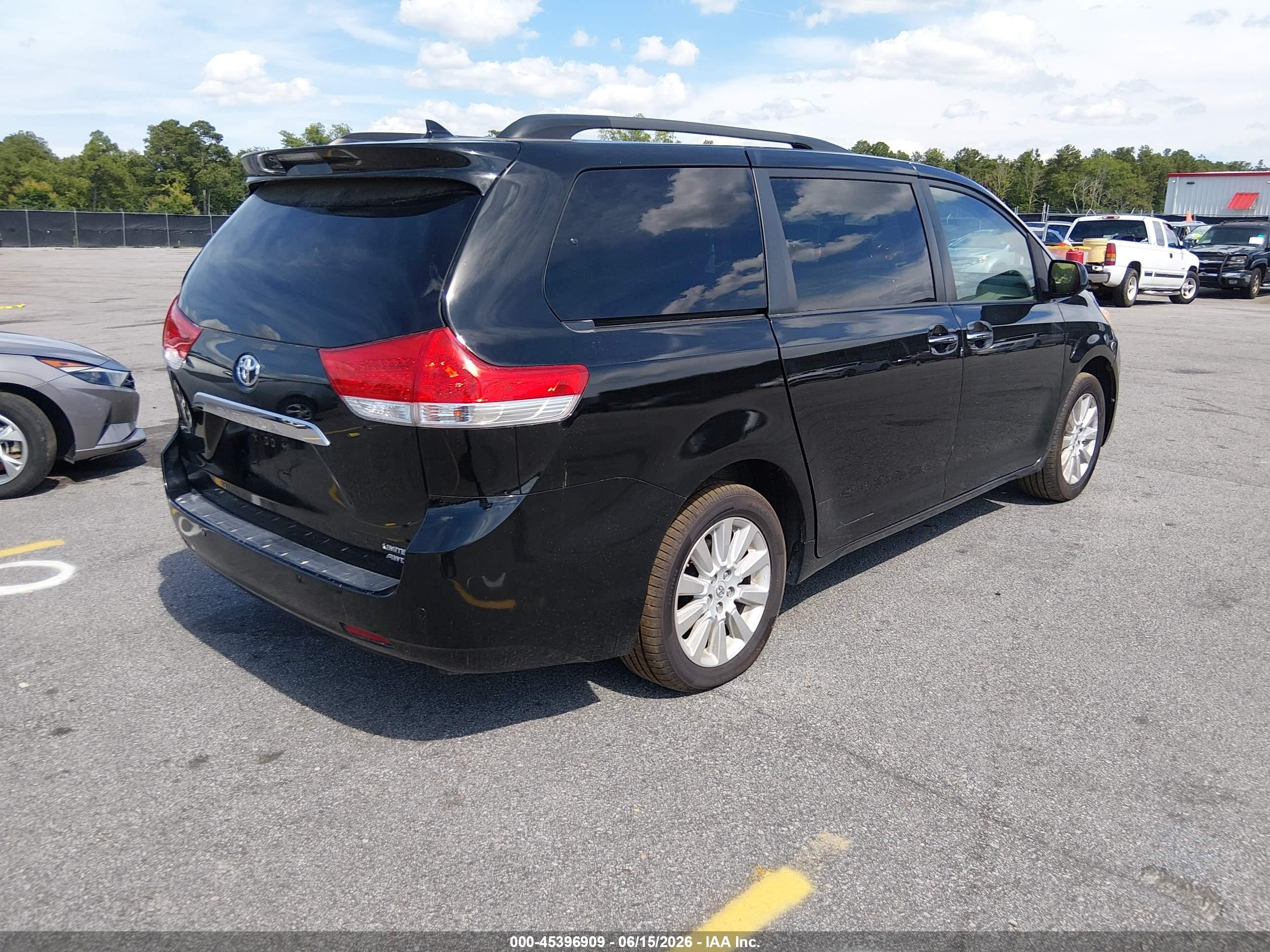 2011 Toyota Sienna Limited Черный vin: 5TDDK3DC3BS024956