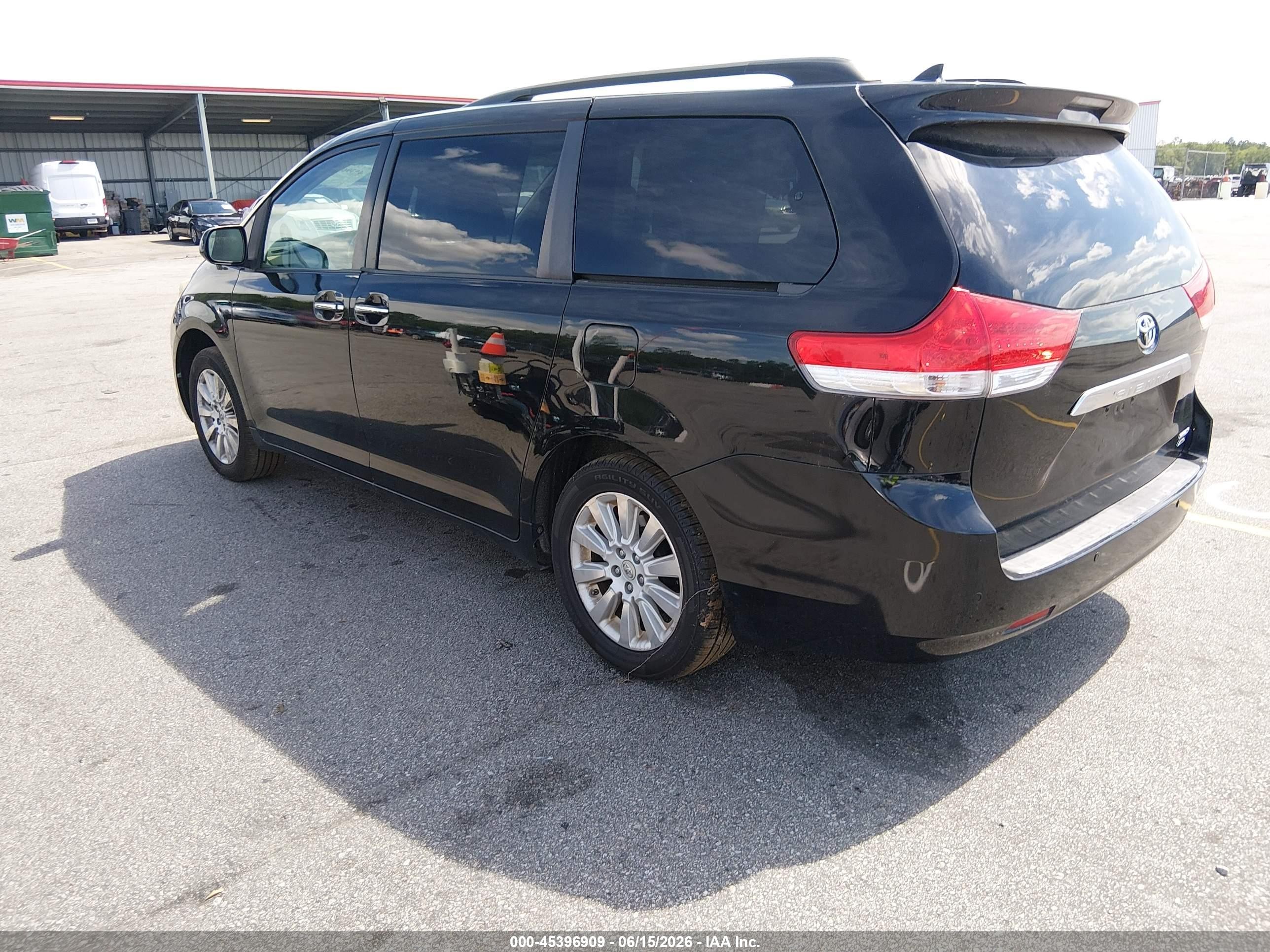 2011 Toyota Sienna Limited Черный vin: 5TDDK3DC3BS024956