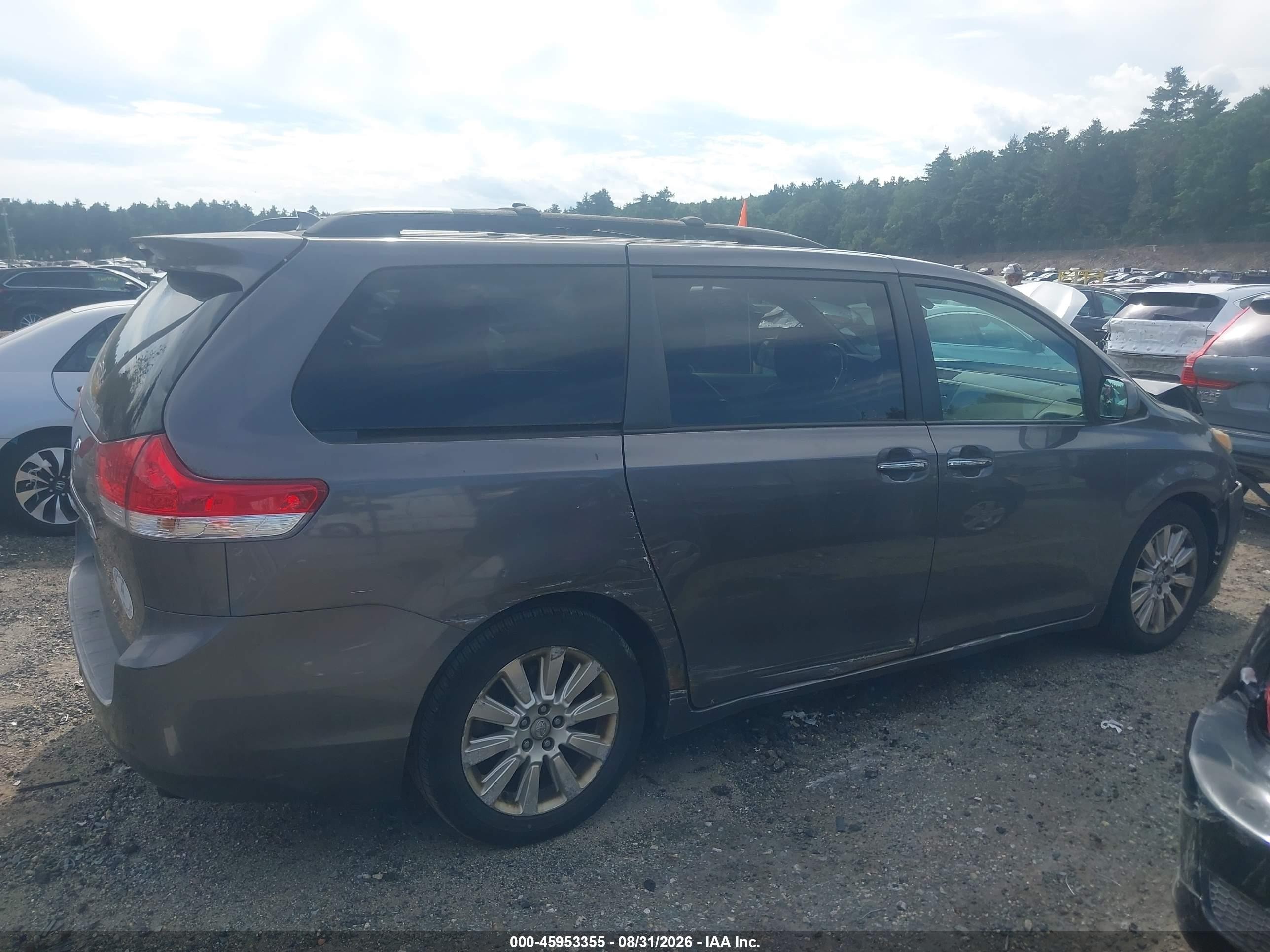 2011 Toyota Sienna Limited Gray vin: 5TDDK3DC3BS029297