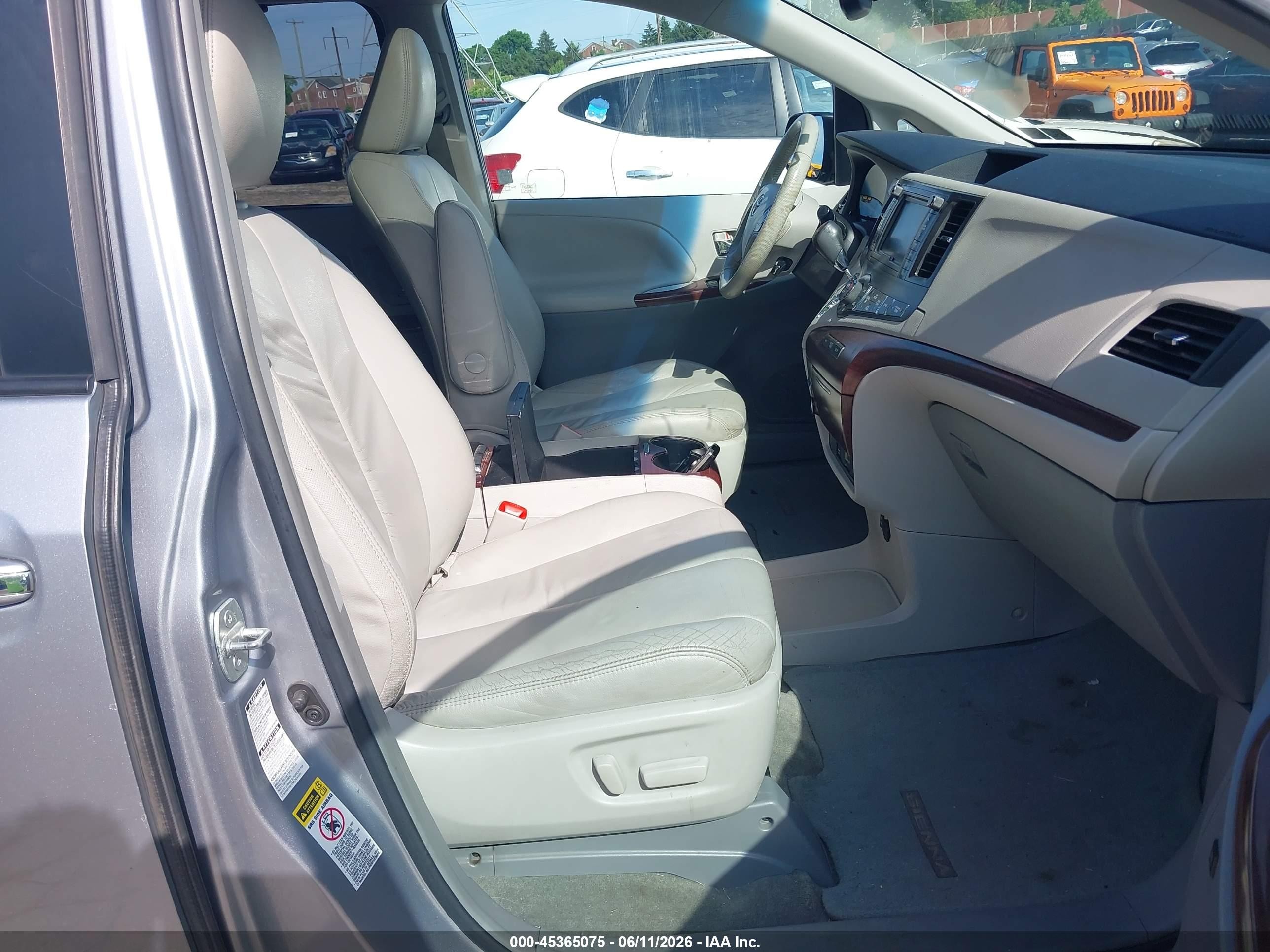 2012 Toyota Sienna Xle 7 Passenger Silver vin: 5TDDK3DC3CS031424
