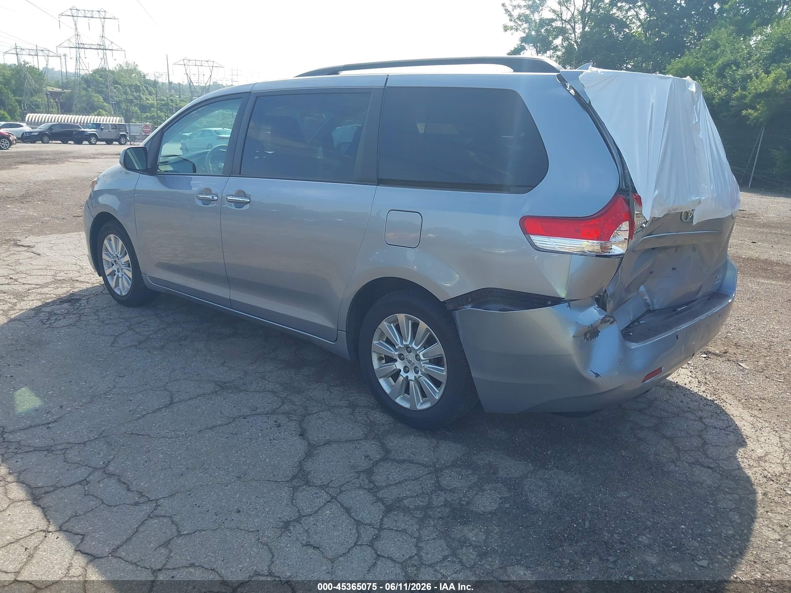 2012 Toyota Sienna Xle 7 Passenger Silver vin: 5TDDK3DC3CS031424