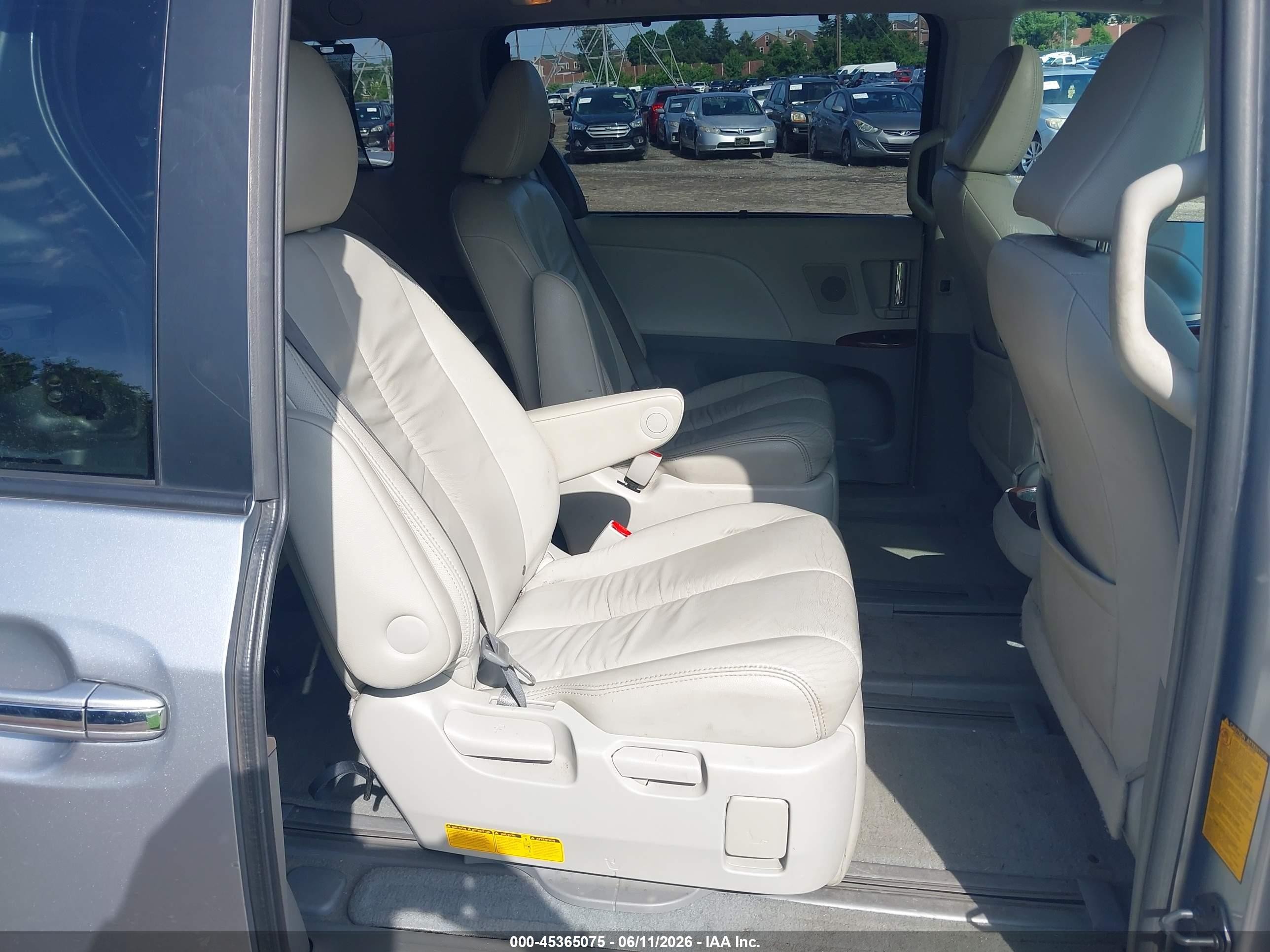 2012 Toyota Sienna Xle 7 Passenger Silver vin: 5TDDK3DC3CS031424