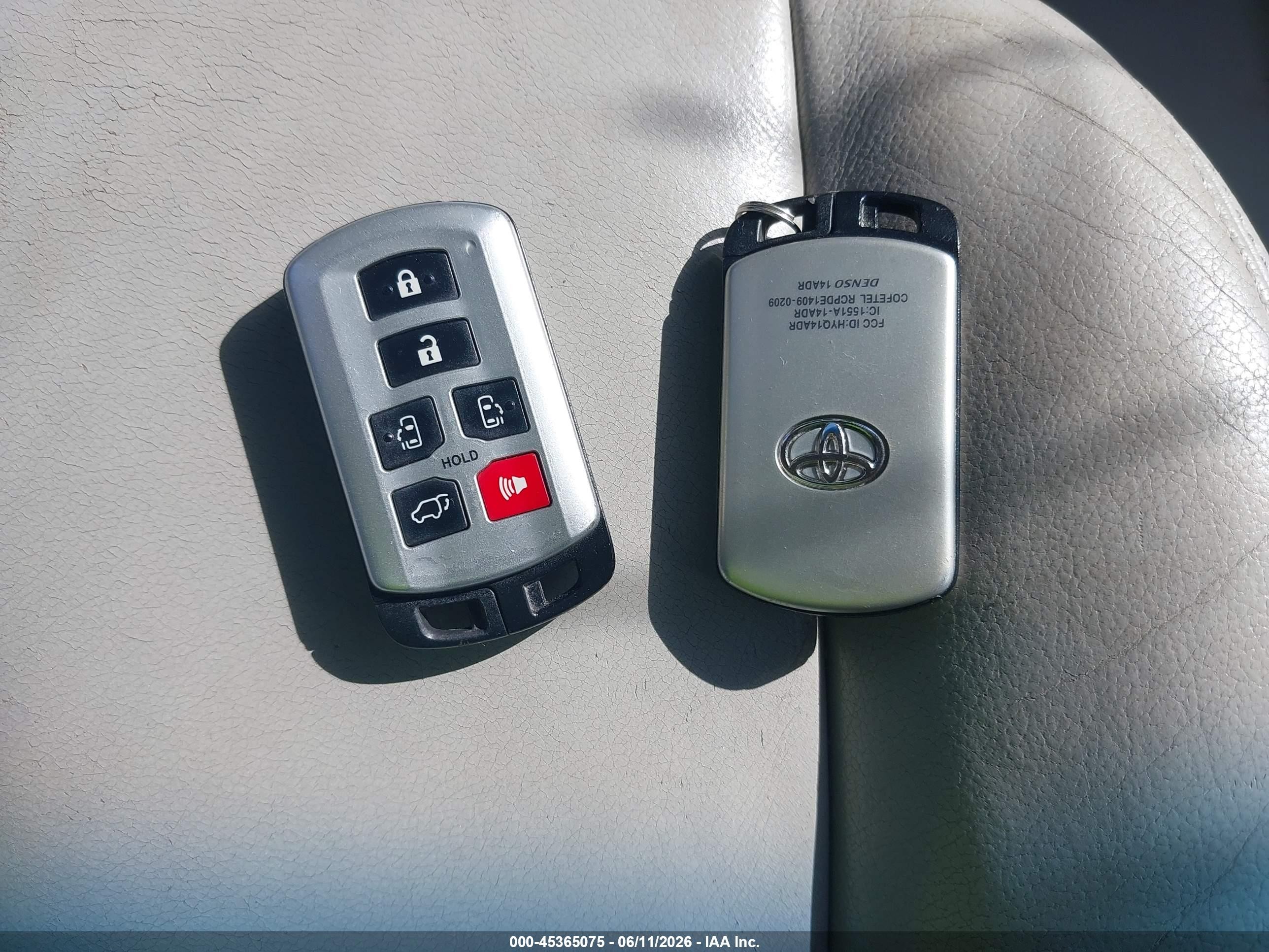 2012 Toyota Sienna Xle 7 Passenger Silver vin: 5TDDK3DC3CS031424