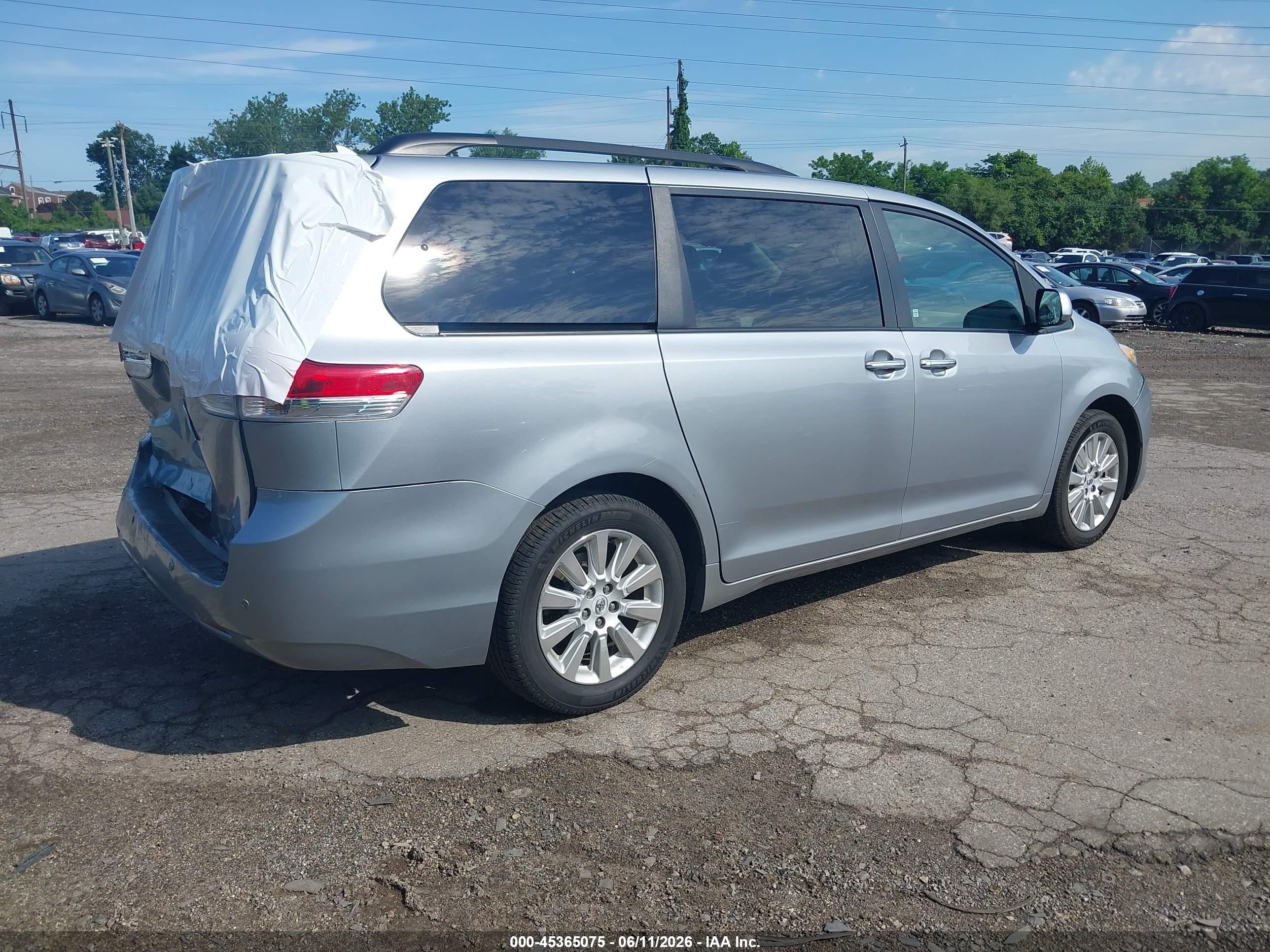 2012 Toyota Sienna Xle 7 Passenger Silver vin: 5TDDK3DC3CS031424