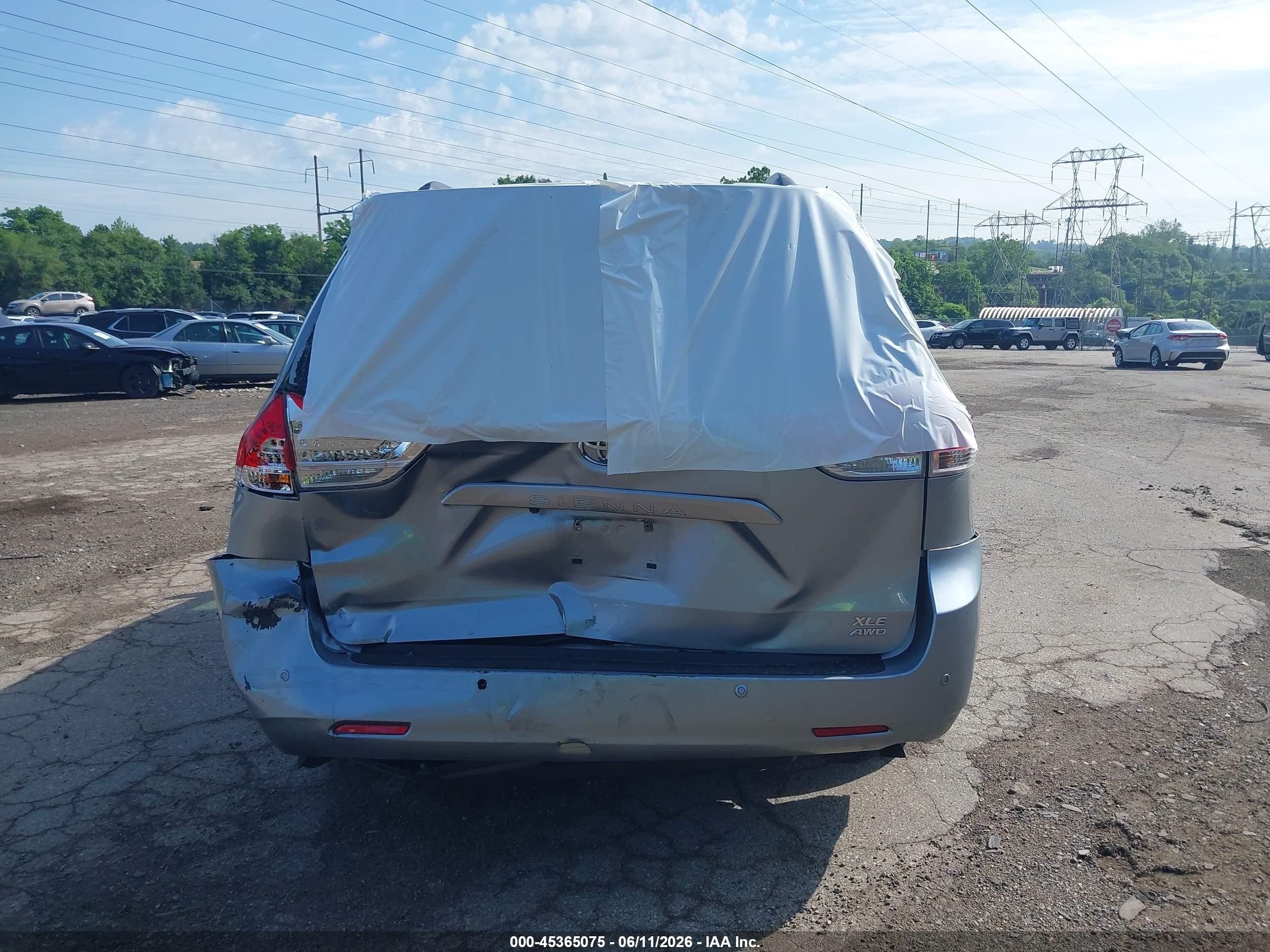 2012 Toyota Sienna Xle 7 Passenger Silver vin: 5TDDK3DC3CS031424