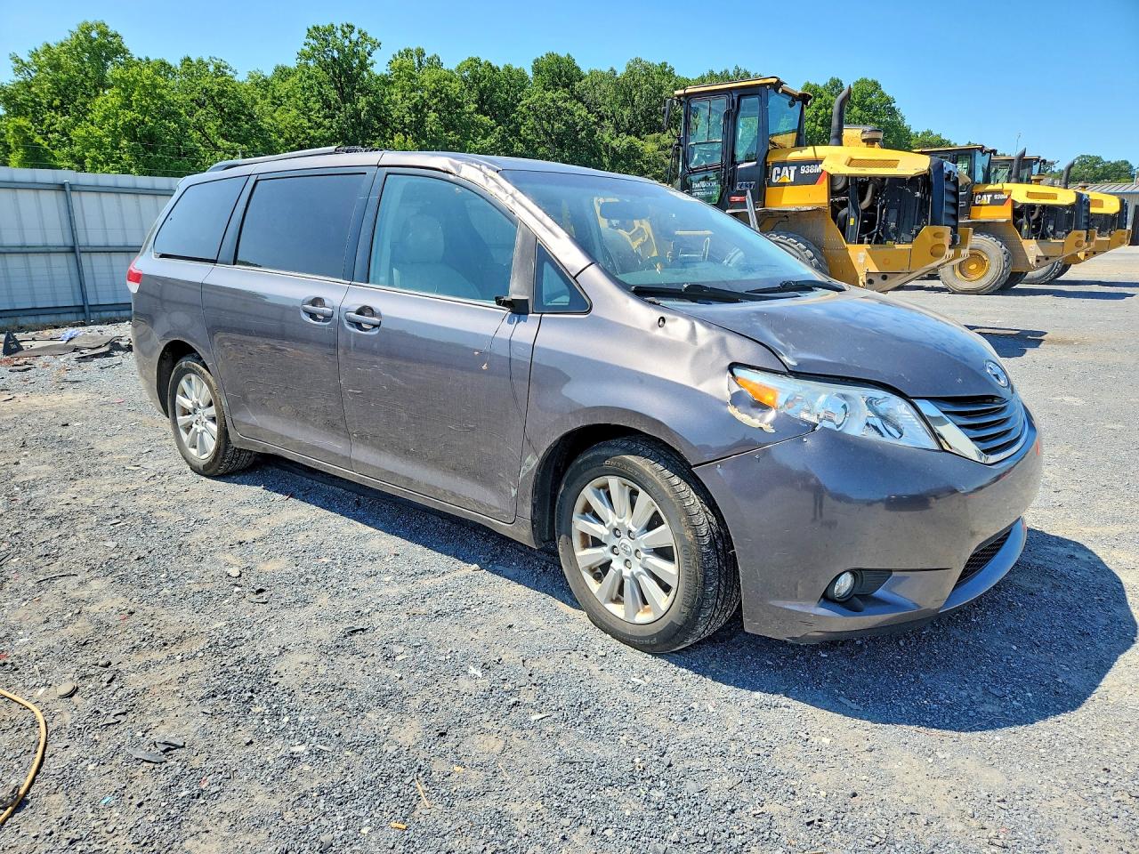 2012 Toyota Sienna Xle 7-passenger Silver vin: 5TDDK3DC3CS038907
