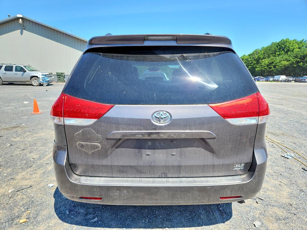 2012 Toyota Sienna Xle 7-passenger Silver vin: 5TDDK3DC3CS038907
