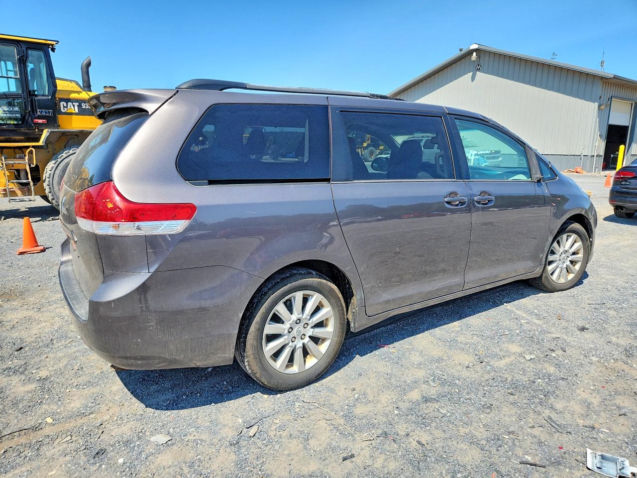 2012 Toyota Sienna Xle 7-passenger Silver vin: 5TDDK3DC3CS038907