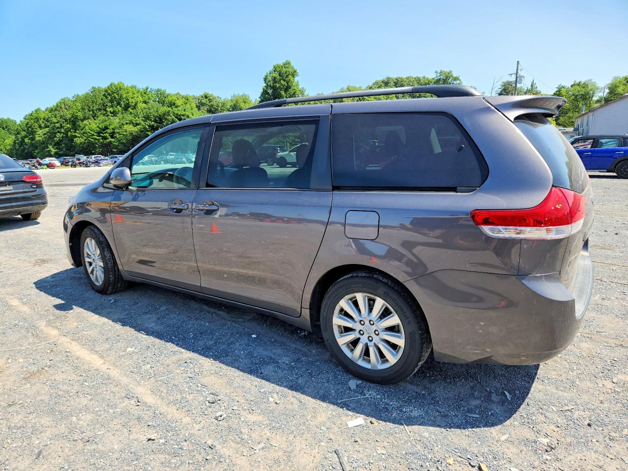 2012 Toyota Sienna Xle 7-passenger Silver vin: 5TDDK3DC3CS038907