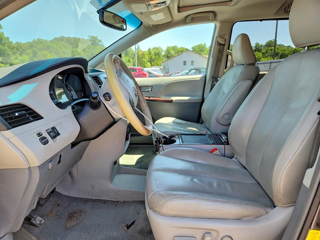 2012 Toyota Sienna Xle 7-passenger Silver vin: 5TDDK3DC3CS038907