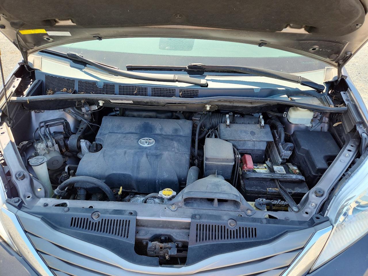 2012 Toyota Sienna Xle 7-passenger Silver vin: 5TDDK3DC3CS038907
