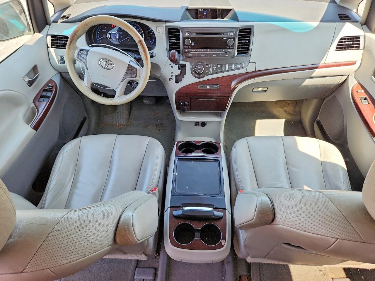 2012 Toyota Sienna Xle 7-passenger Silver vin: 5TDDK3DC3CS038907