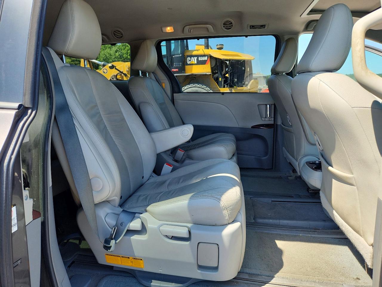 2012 Toyota Sienna Xle 7-passenger Silver vin: 5TDDK3DC3CS038907