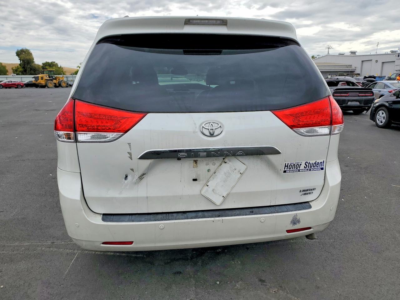 2012 Toyota Sienna Limited 7-passenger White vin: 5TDDK3DC3CS039216