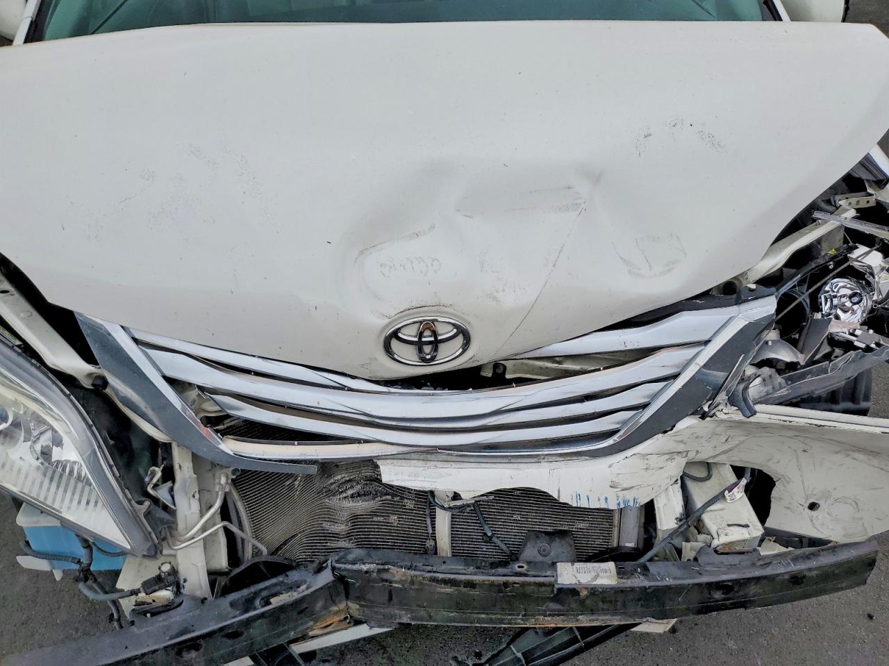 2012 Toyota Sienna Limited 7-passenger White vin: 5TDDK3DC3CS039216