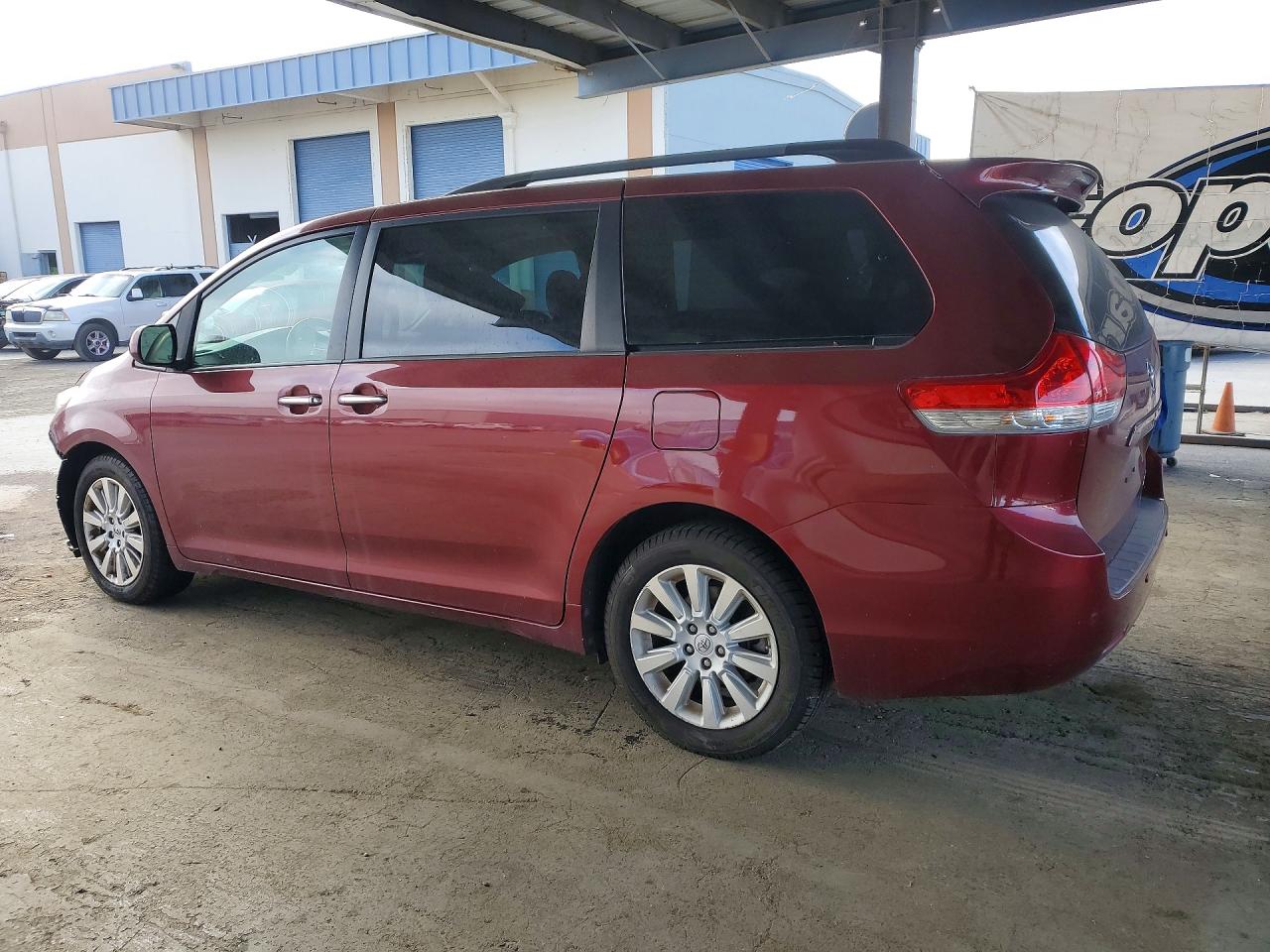 2012 Toyota Sienna Xle 7-passenger Бордовый vin: 5TDDK3DC3CS048823