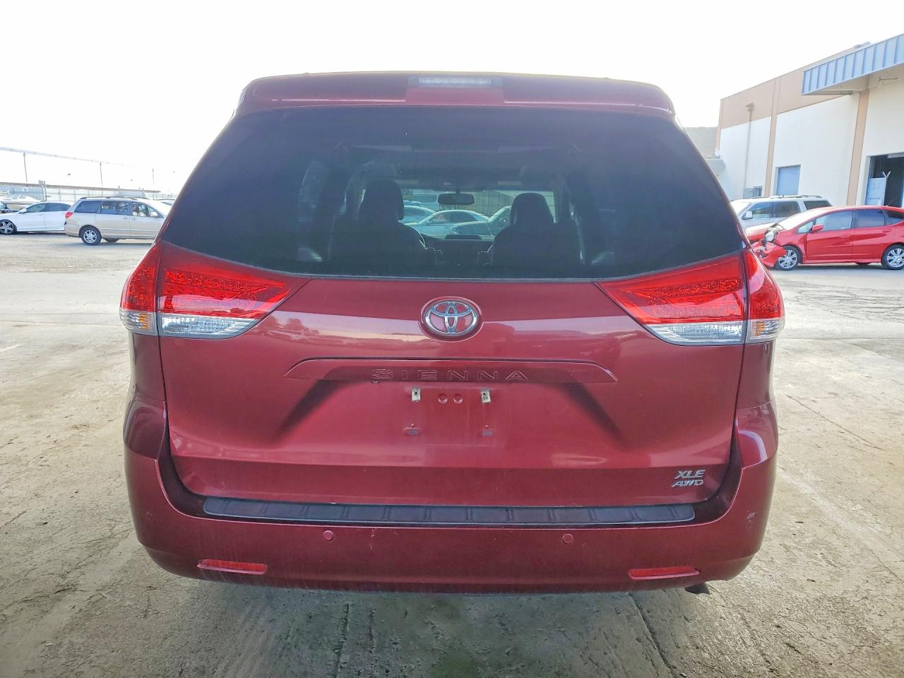 2012 Toyota Sienna Xle 7-passenger Бордовый vin: 5TDDK3DC3CS048823