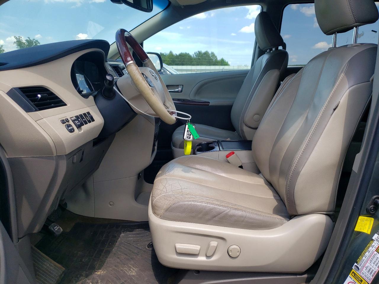 2013 Toyota Sienna Limited 7-passenger Green vin: 5TDDK3DC3DS052131
