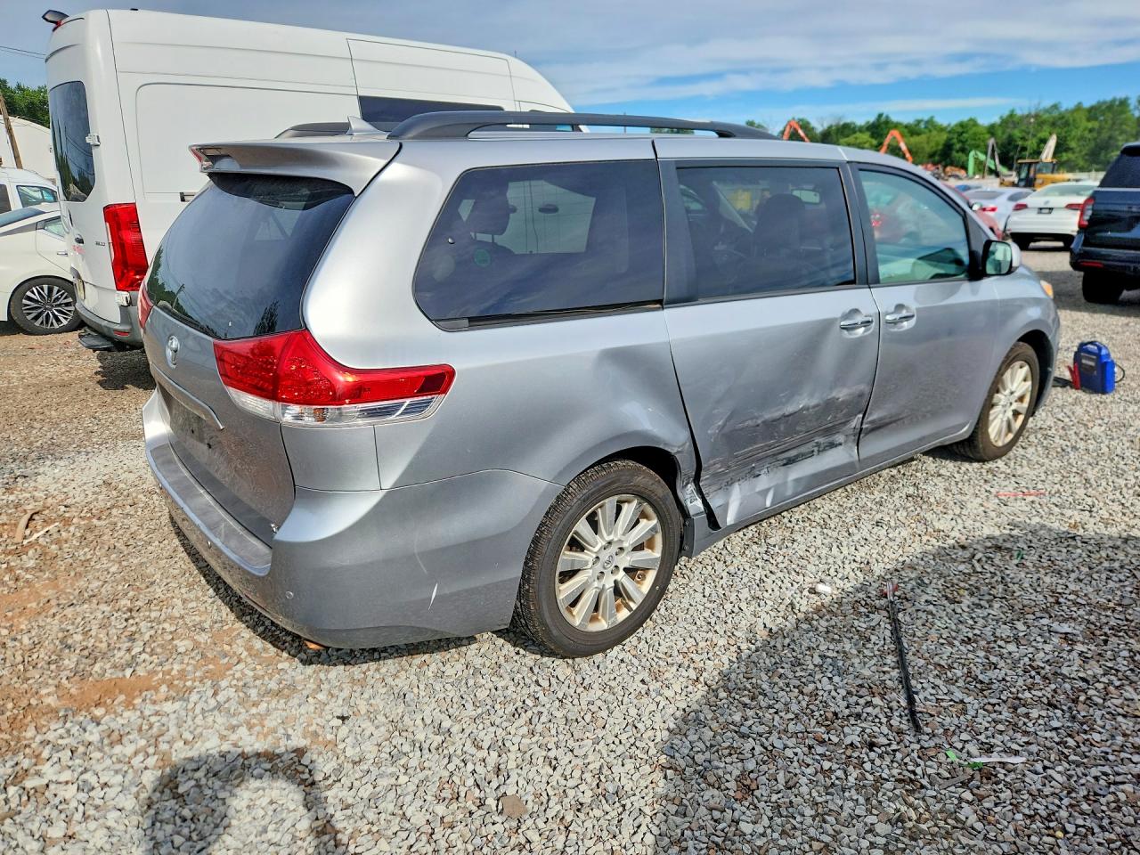 2013 Toyota Sienna Xle 7-passenger Серебряный vin: 5TDDK3DC3DS057913