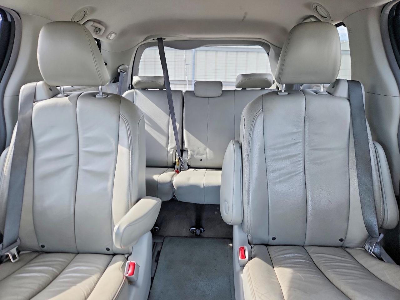 2013 Toyota Sienna Xle 7-passenger Серебряный vin: 5TDDK3DC3DS057913