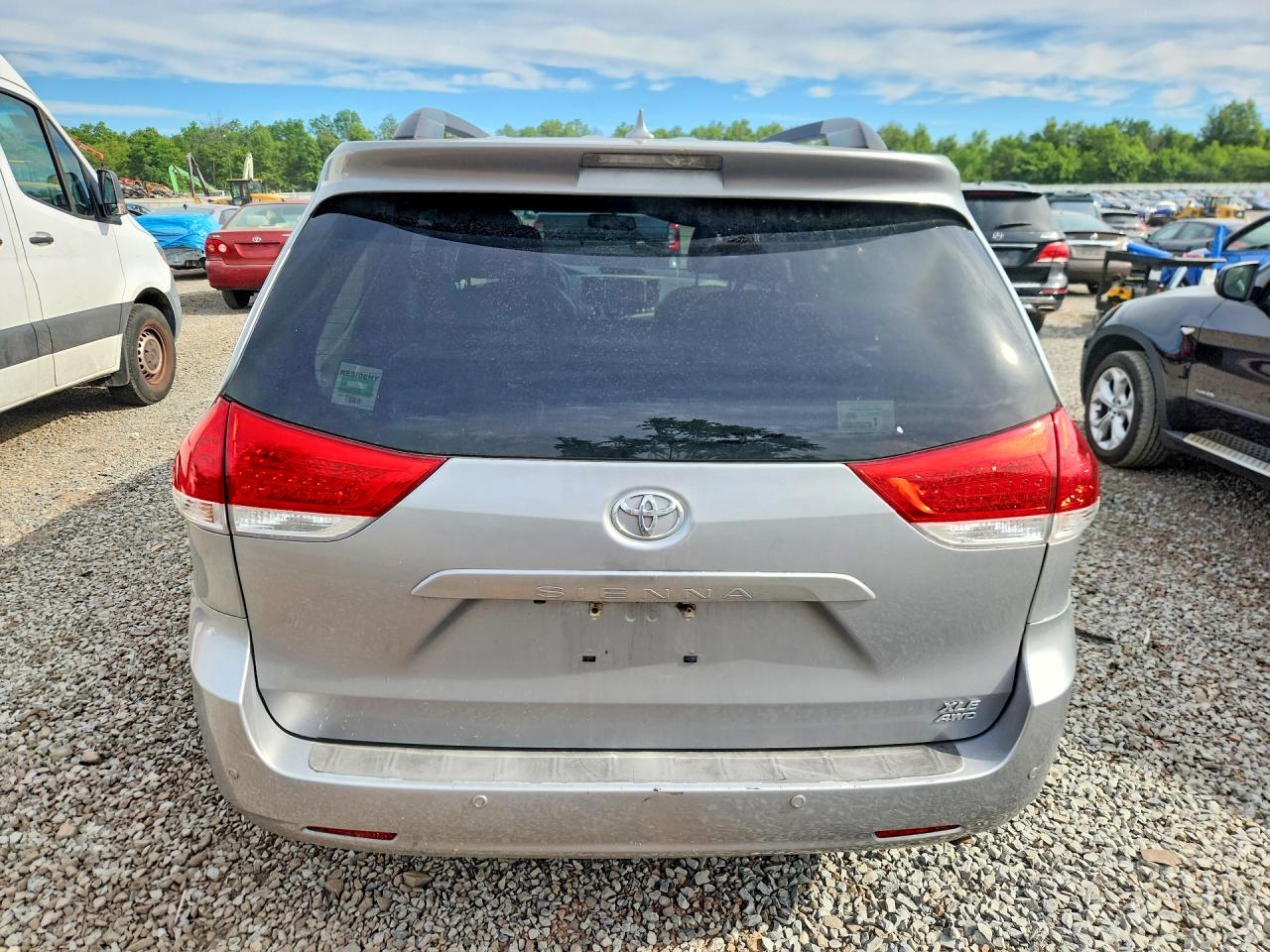 2013 Toyota Sienna Xle 7-passenger Серебряный vin: 5TDDK3DC3DS057913