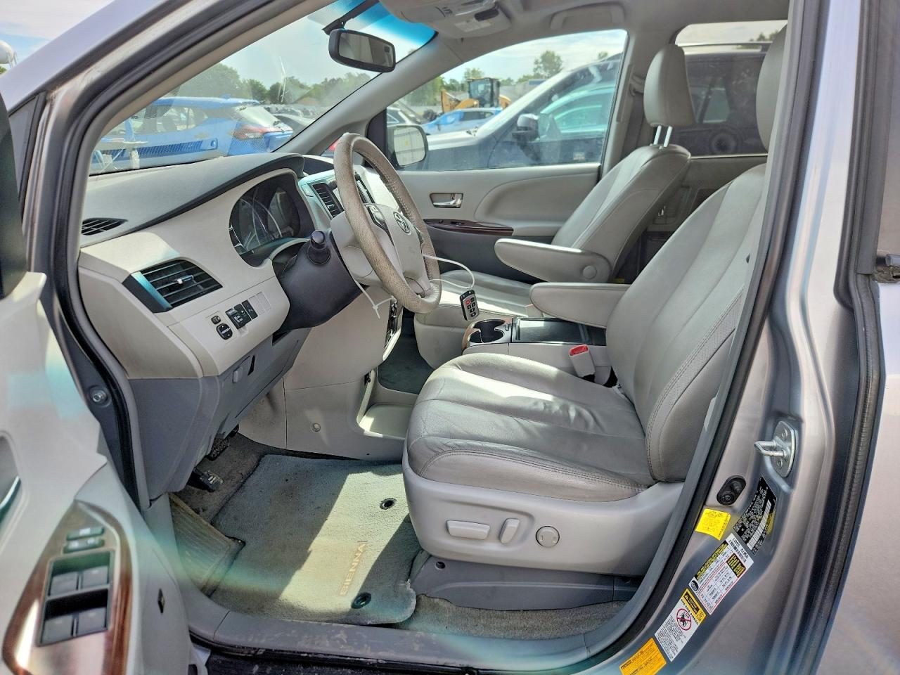2013 Toyota Sienna Xle 7-passenger Серебряный vin: 5TDDK3DC3DS057913