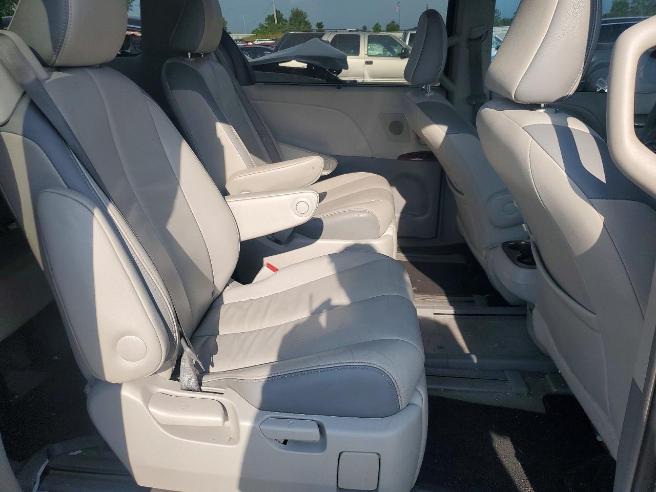 2013 Toyota Sienna Limited 7-passenger Black vin: 5TDDK3DC3DS061119