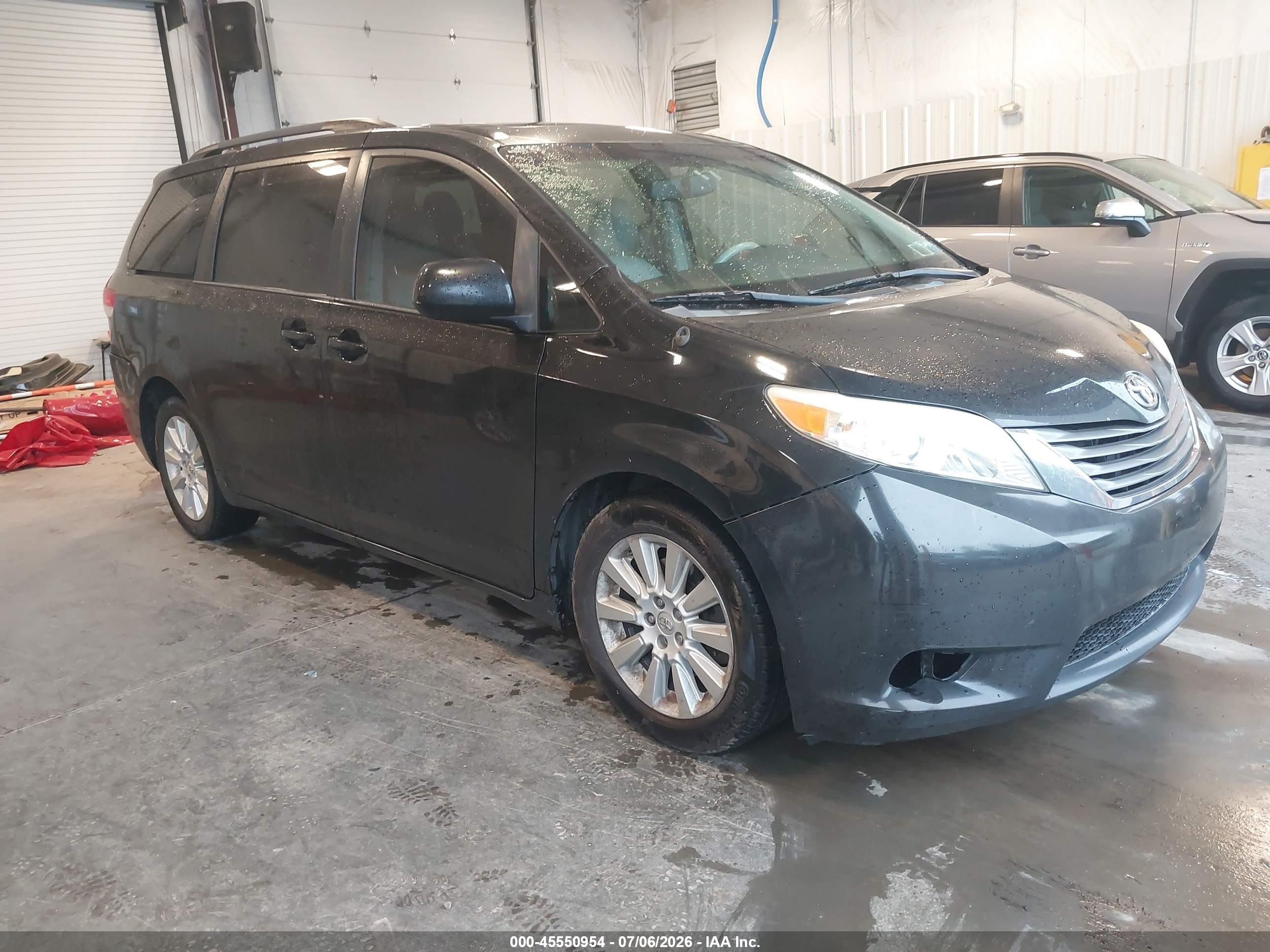 2013 Toyota Sienna Xle 7 Passenger Black vin: 5TDDK3DC3DS066692