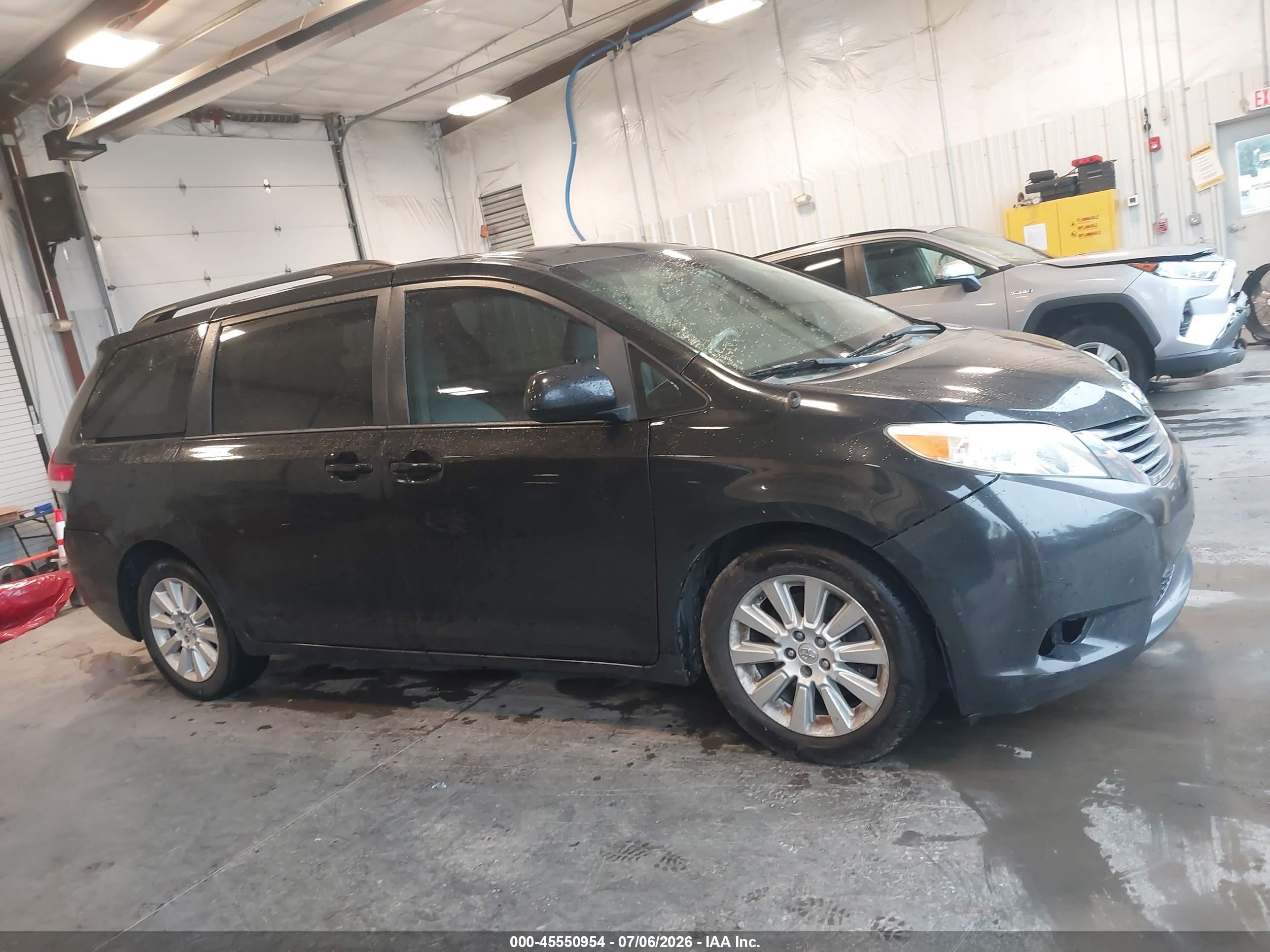 2013 Toyota Sienna Xle 7 Passenger Black vin: 5TDDK3DC3DS066692