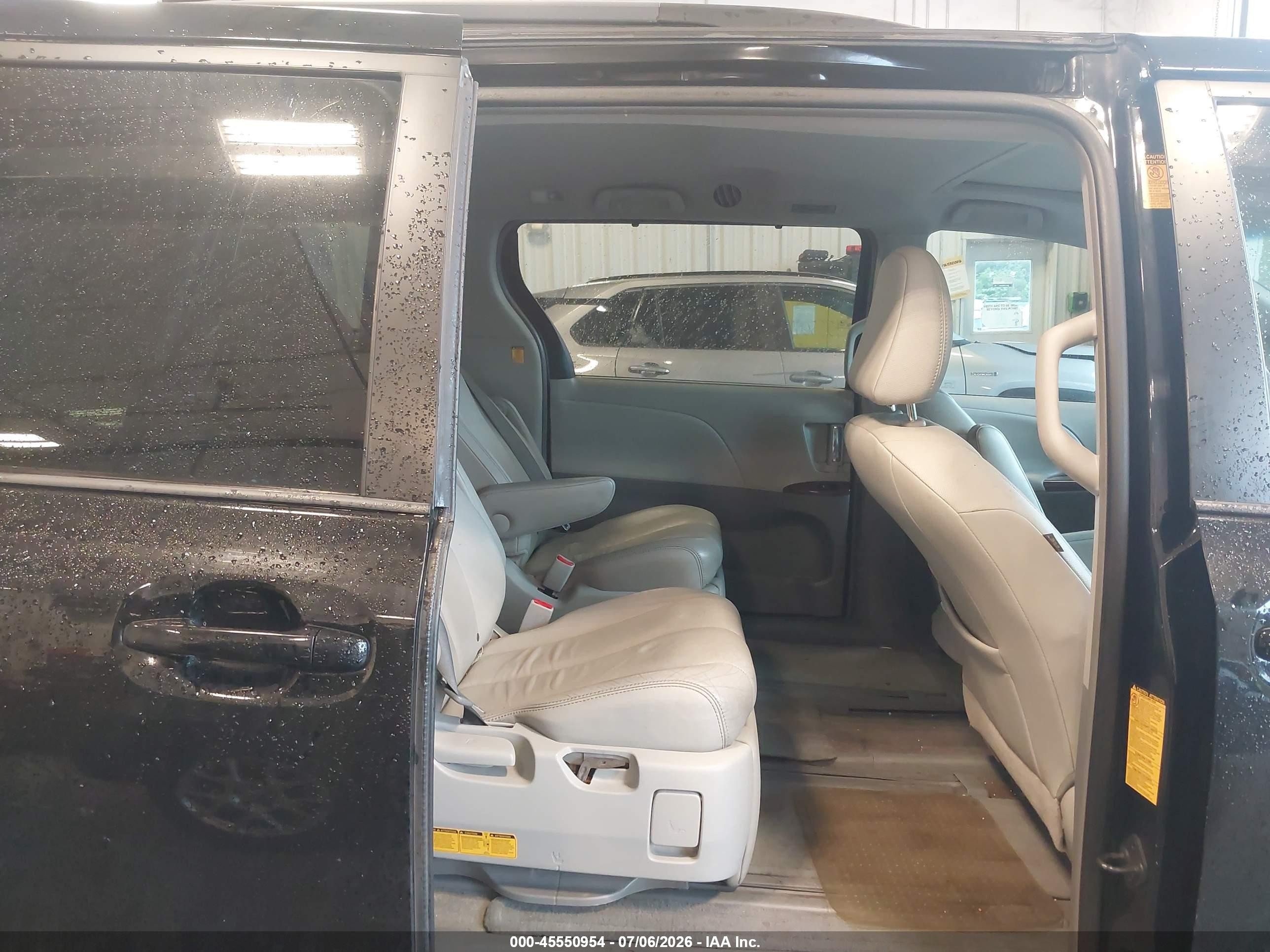 2013 Toyota Sienna Xle 7 Passenger Black vin: 5TDDK3DC3DS066692