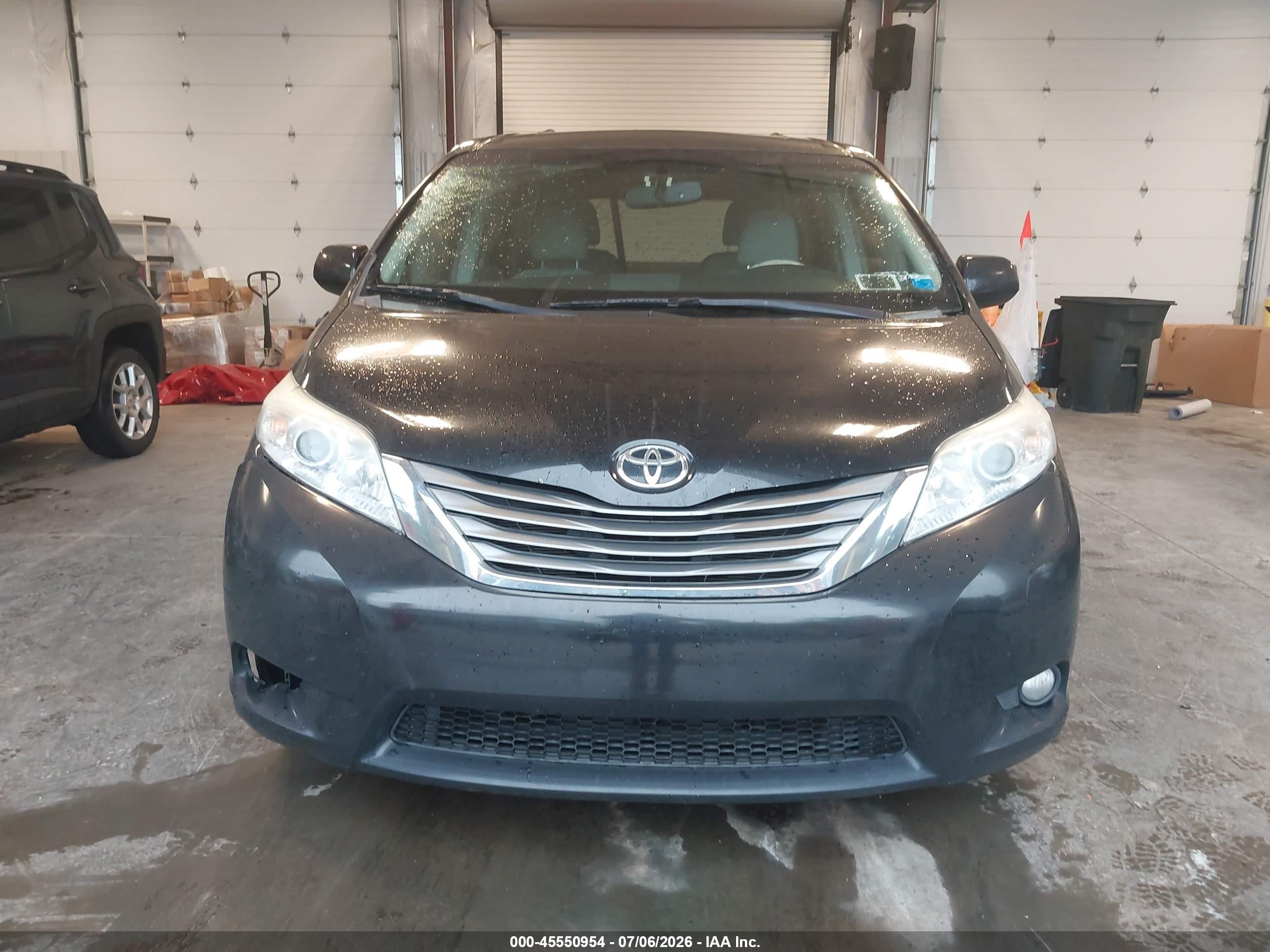 2013 Toyota Sienna Xle 7 Passenger Black vin: 5TDDK3DC3DS066692