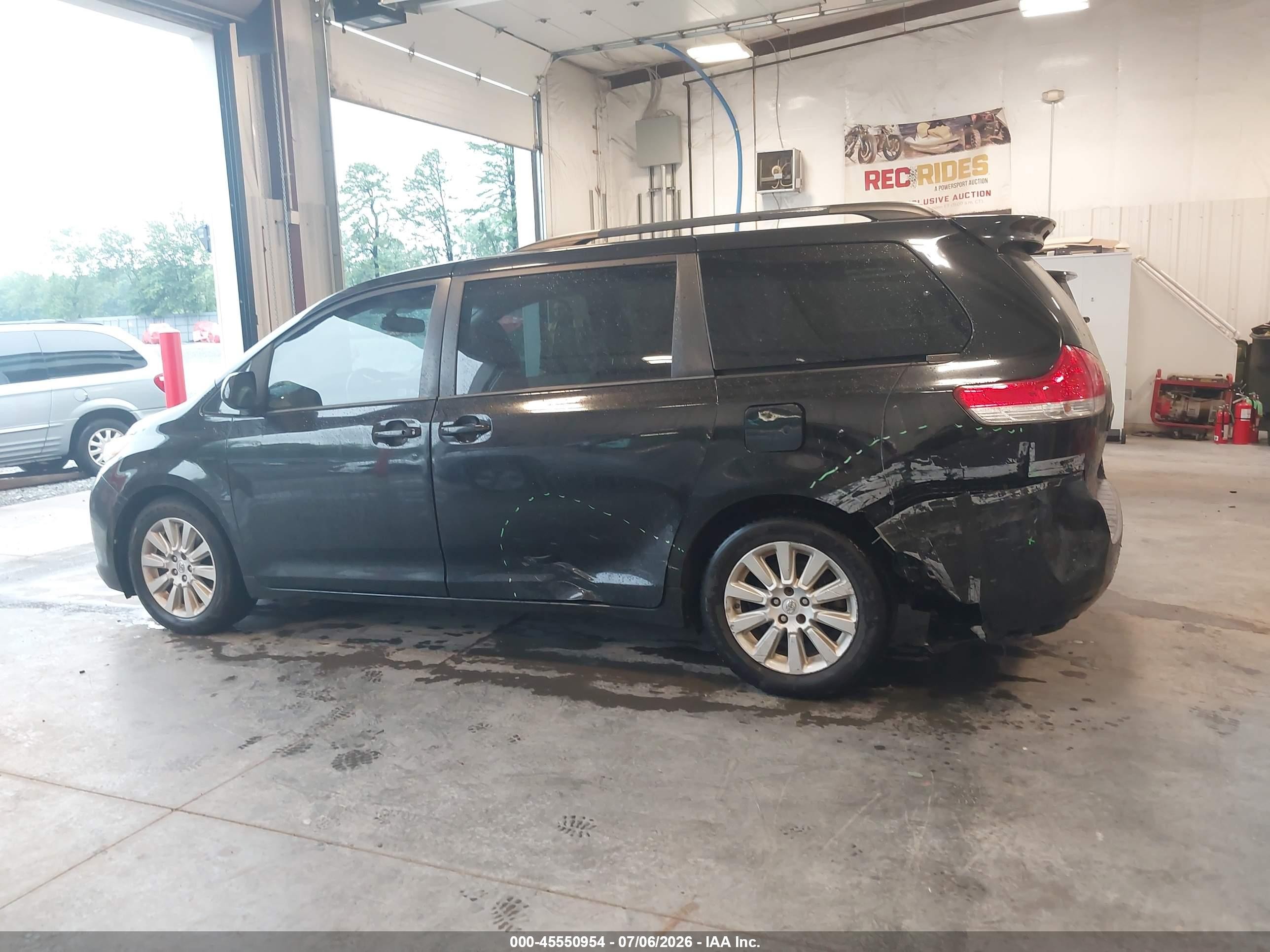 2013 Toyota Sienna Xle 7 Passenger Black vin: 5TDDK3DC3DS066692