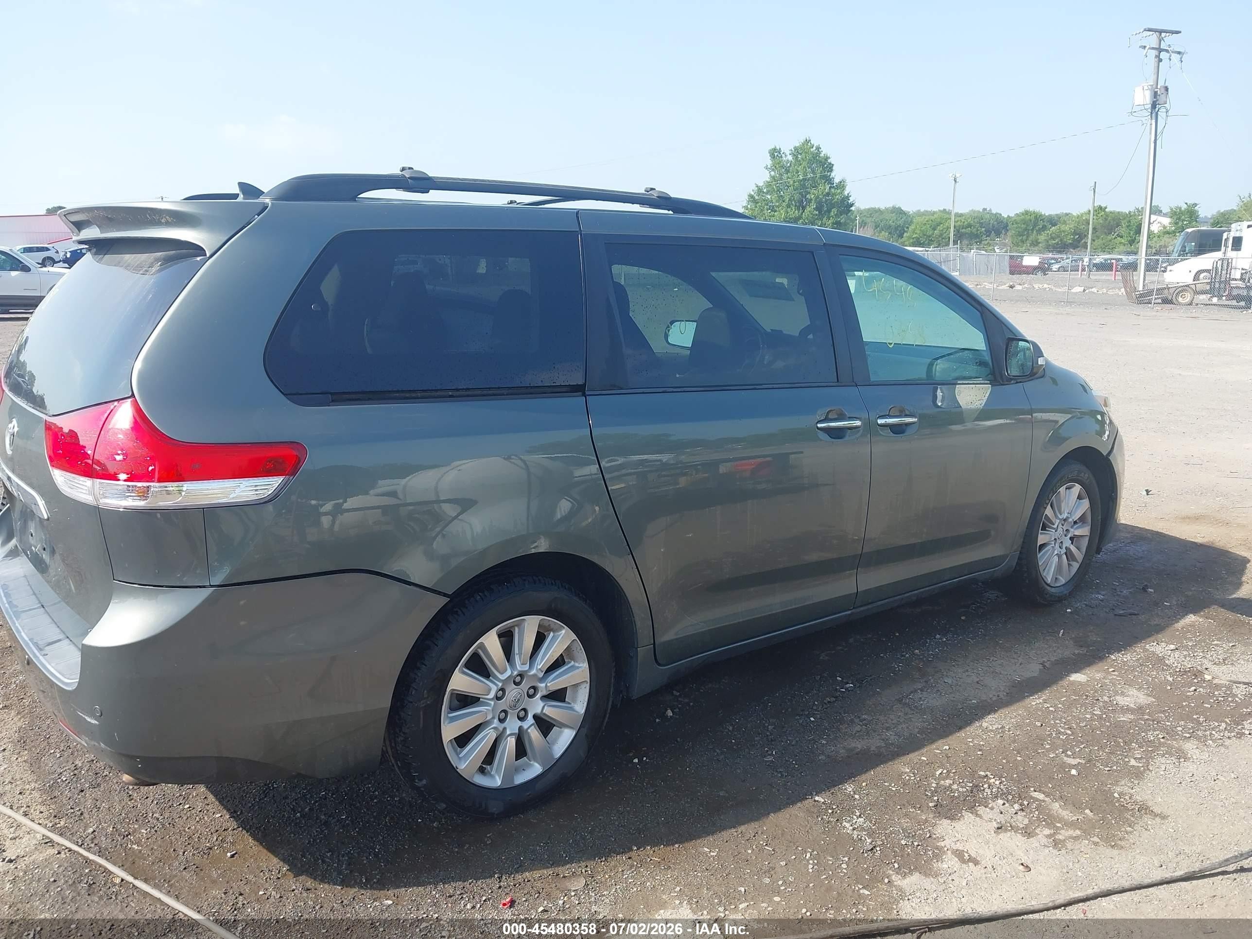 2013 Toyota Sienna Limited 7 Passenger Gray vin: 5TDDK3DC3DS068619