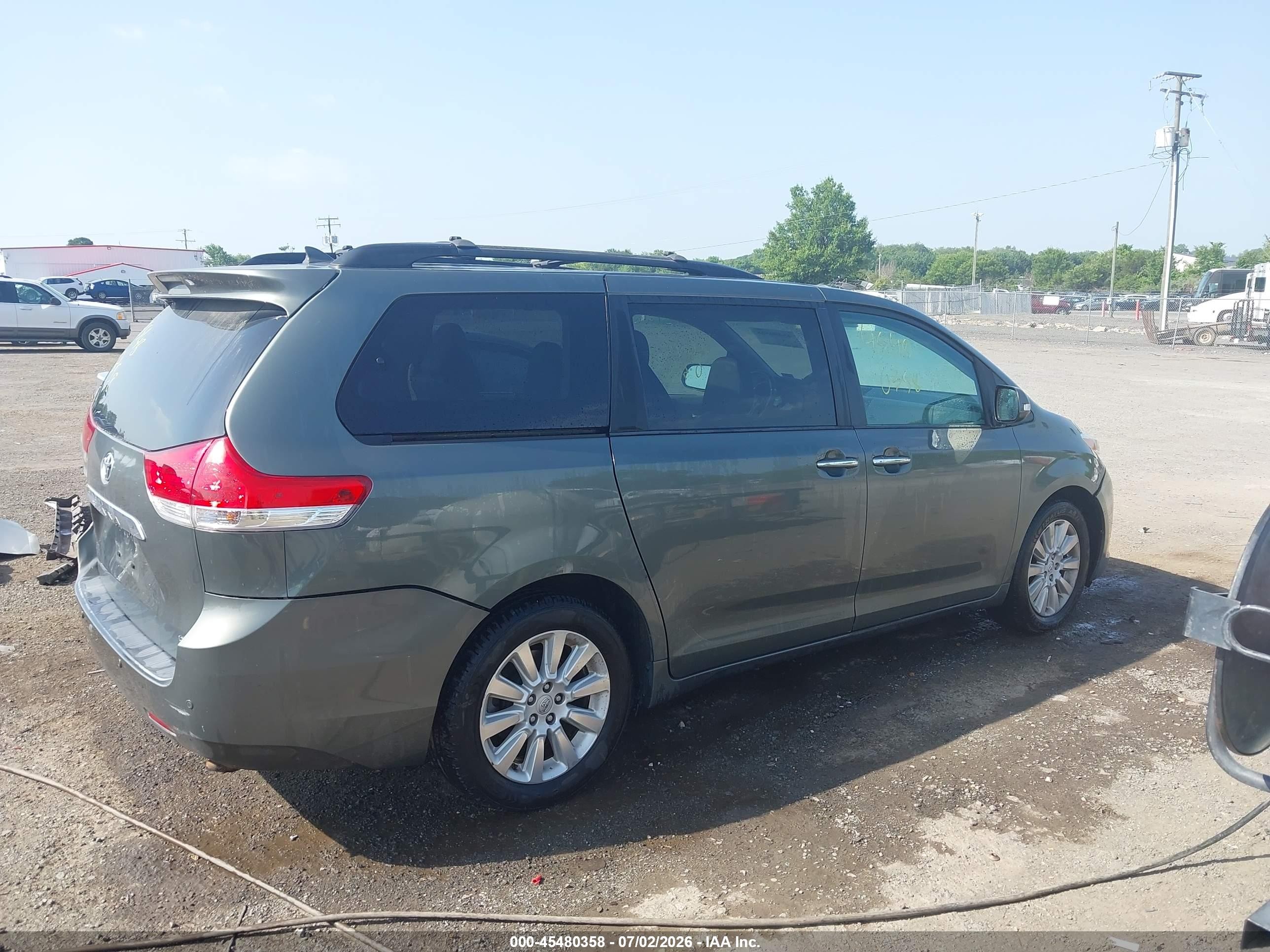 2013 Toyota Sienna Limited 7 Passenger Gray vin: 5TDDK3DC3DS068619