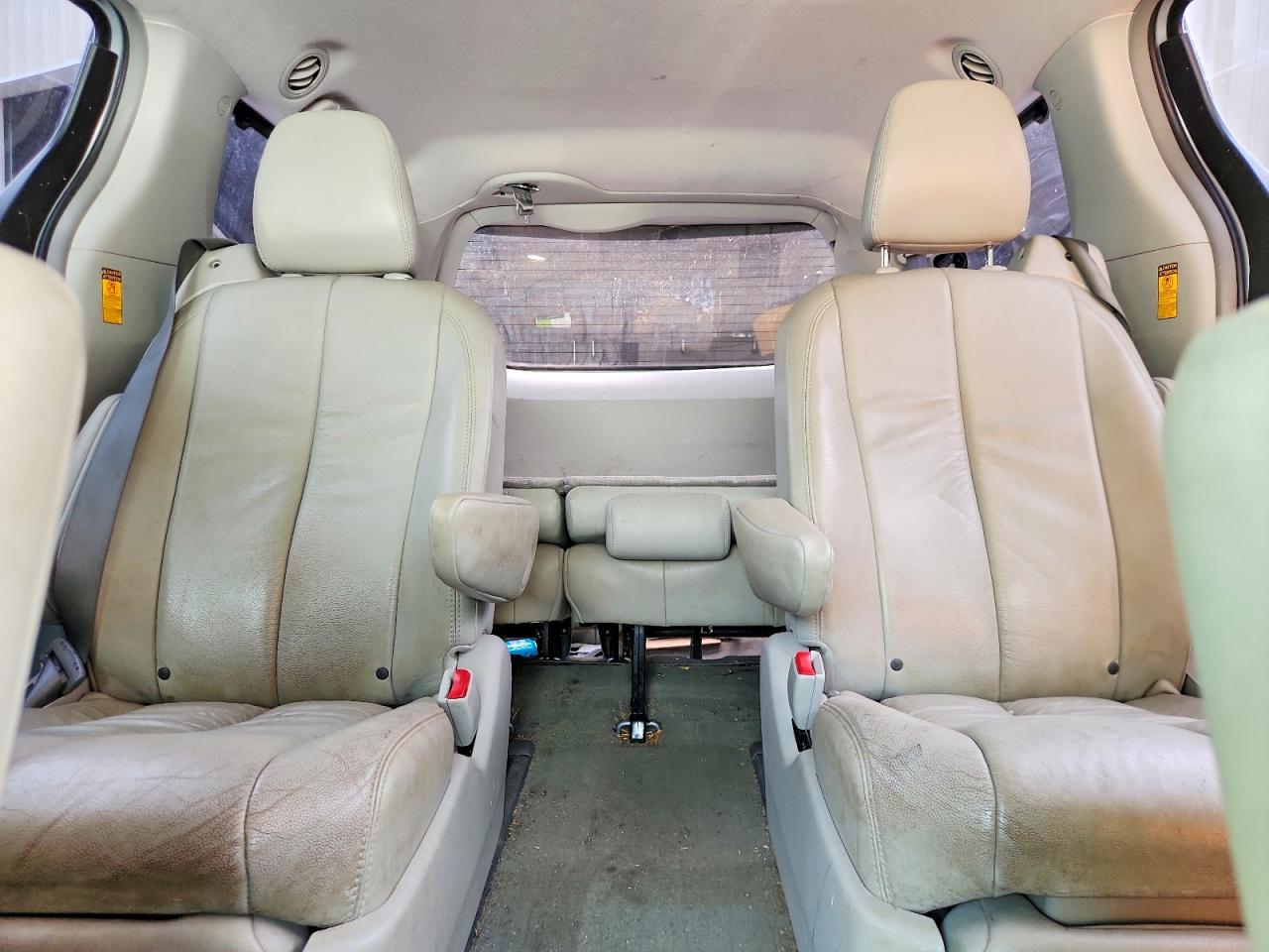 2014 Toyota Sienna Xle 7-passenger Silver vin: 5TDDK3DC3ES073692