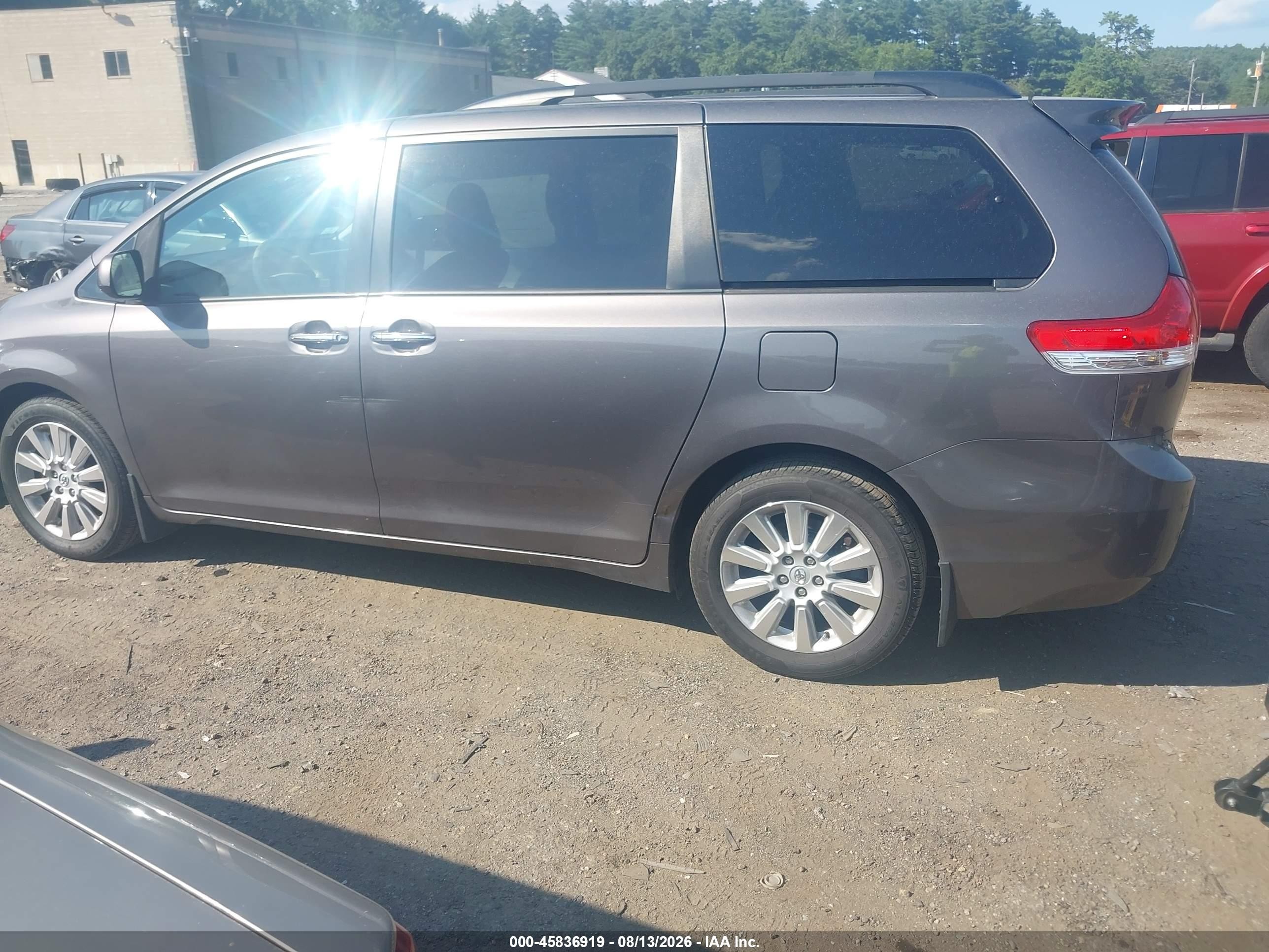 2014 Toyota Sienna Xle 7 Passenger Gold vin: 5TDDK3DC3ES086121