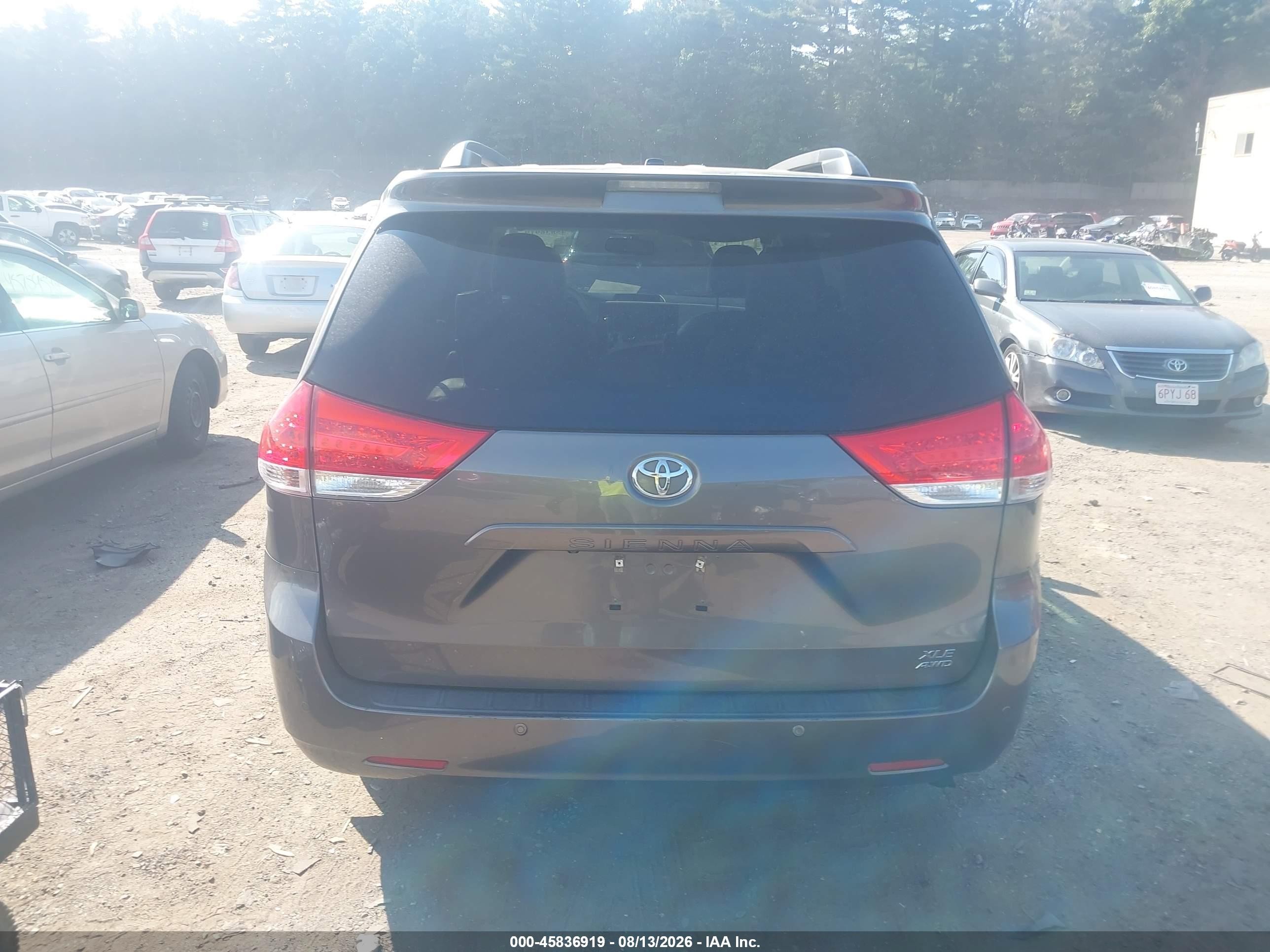 2014 Toyota Sienna Xle 7 Passenger Gold vin: 5TDDK3DC3ES086121