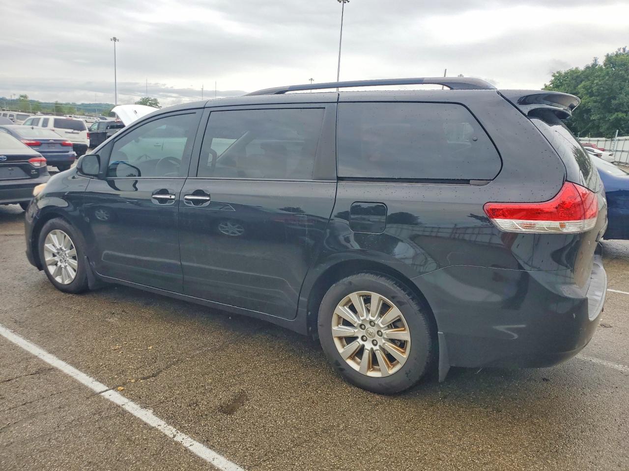 2014 Toyota Sienna Xle 7-passenger Black vin: 5TDDK3DC3ES089407