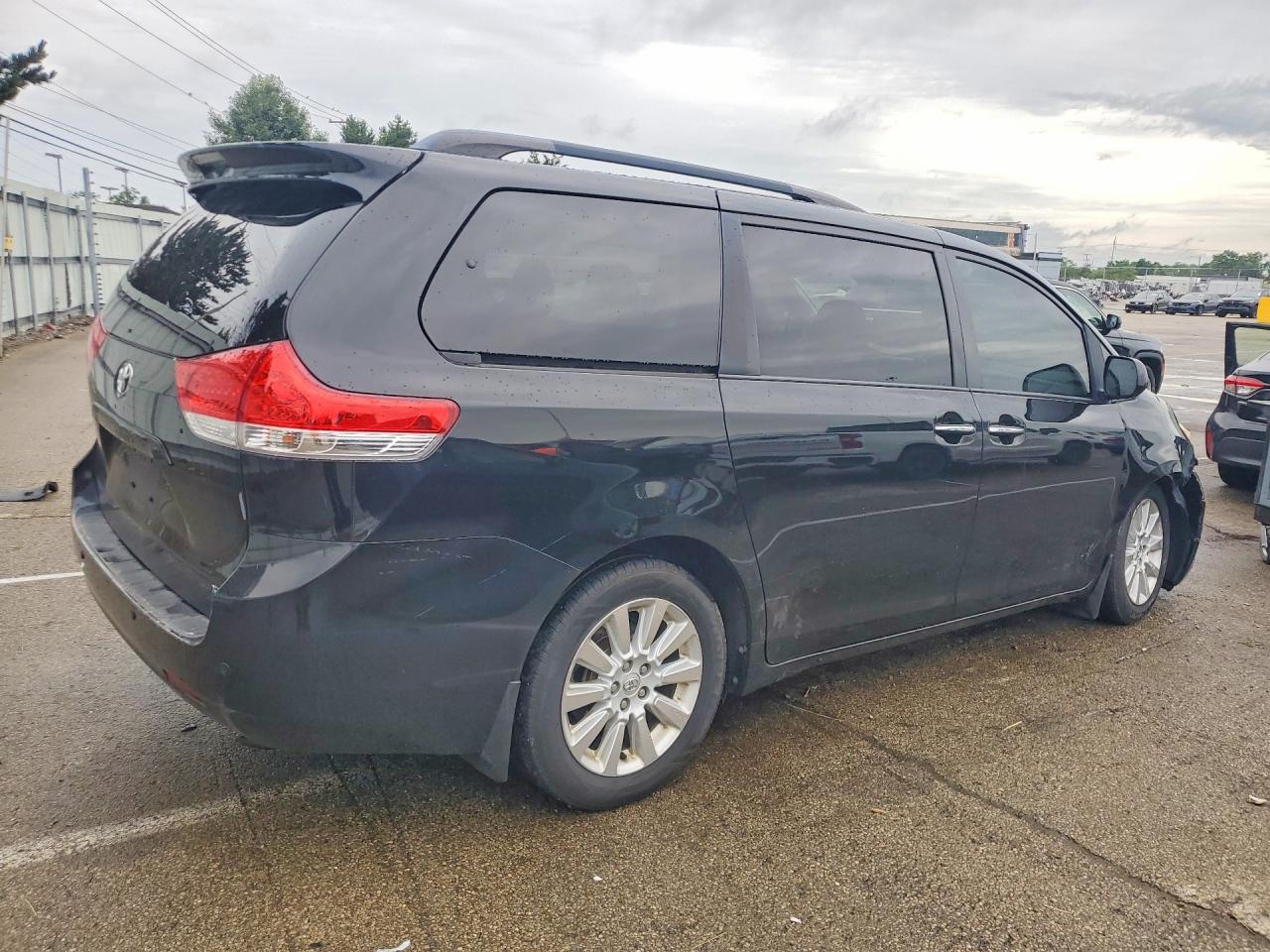 2014 Toyota Sienna Xle 7-passenger Black vin: 5TDDK3DC3ES089407