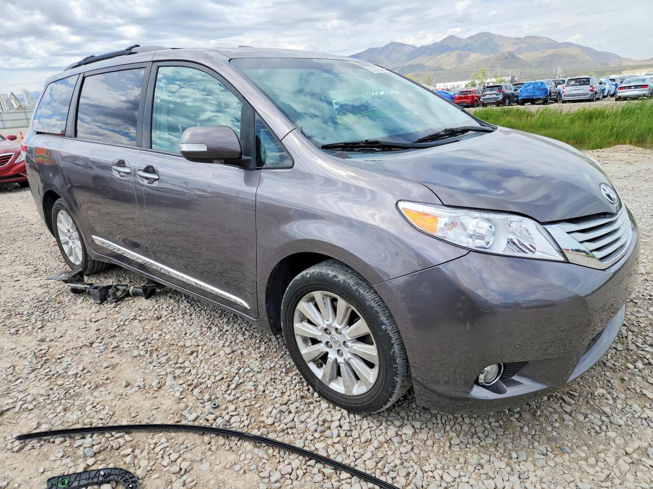 2014 Toyota Sienna Limited 7-passenger Silver vin: 5TDDK3DC3ES090718