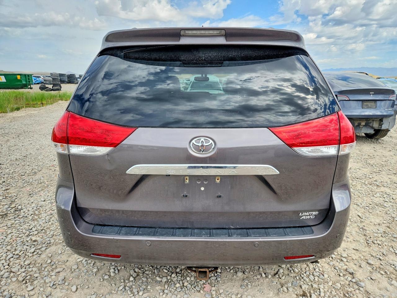 2014 Toyota Sienna Limited 7-passenger Silver vin: 5TDDK3DC3ES090718