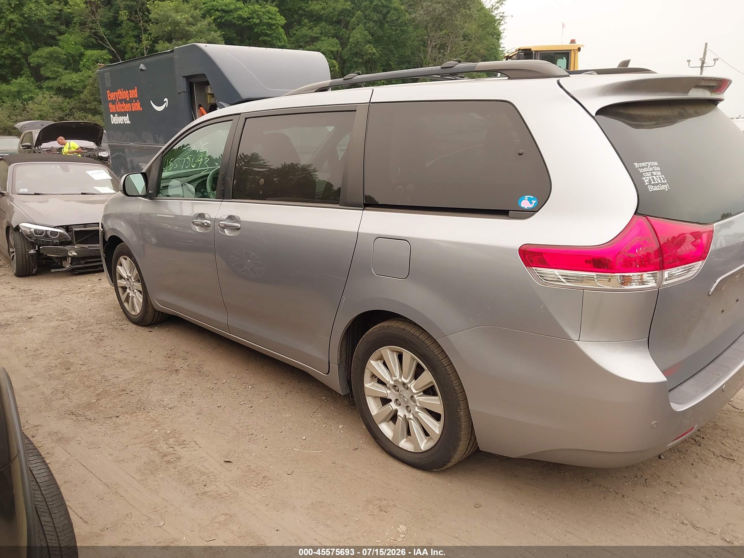 2014 Toyota Sienna Xle 7 Passenger Silver vin: 5TDDK3DC3ES093103