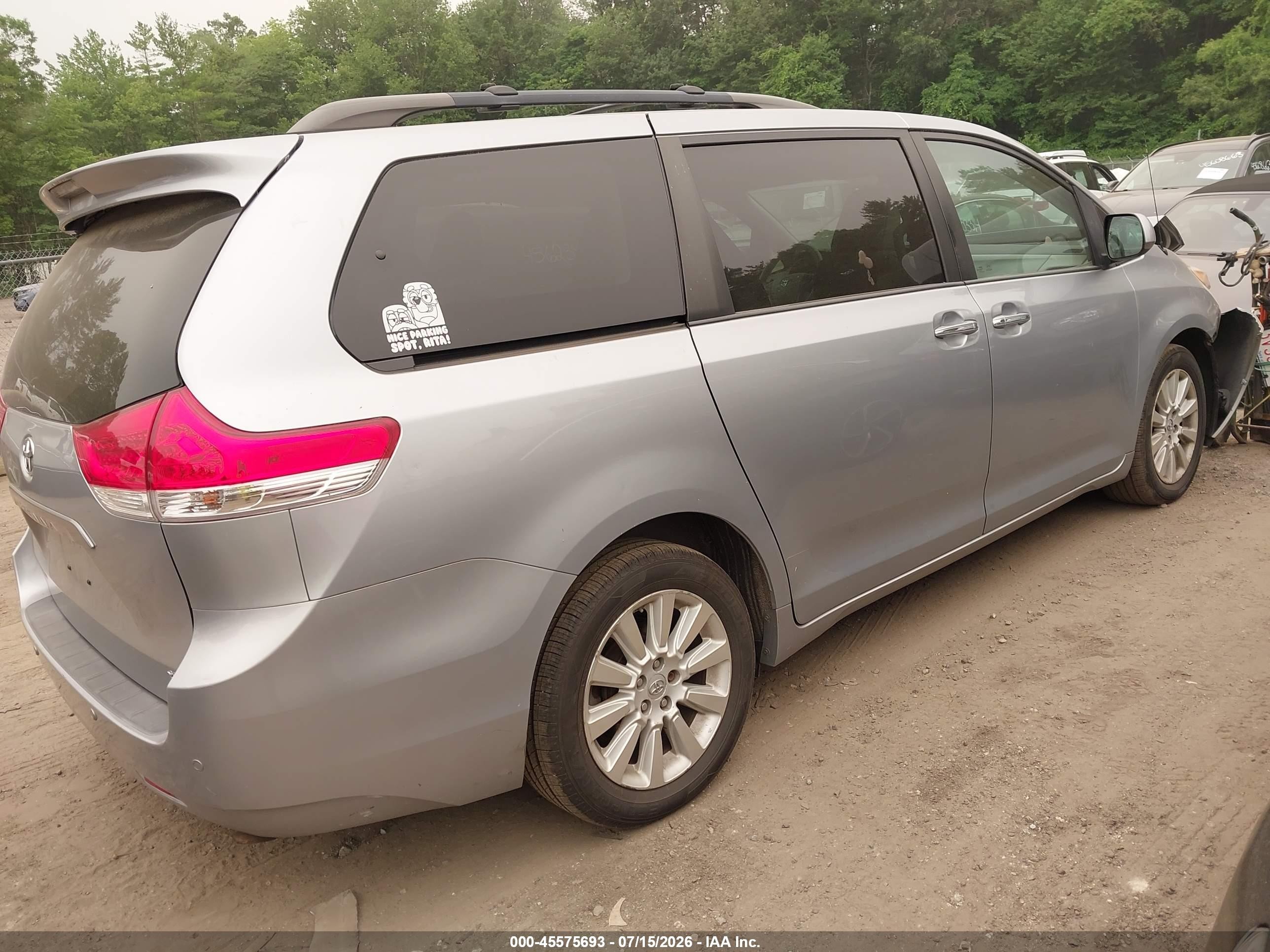 2014 Toyota Sienna Xle 7 Passenger Silver vin: 5TDDK3DC3ES093103