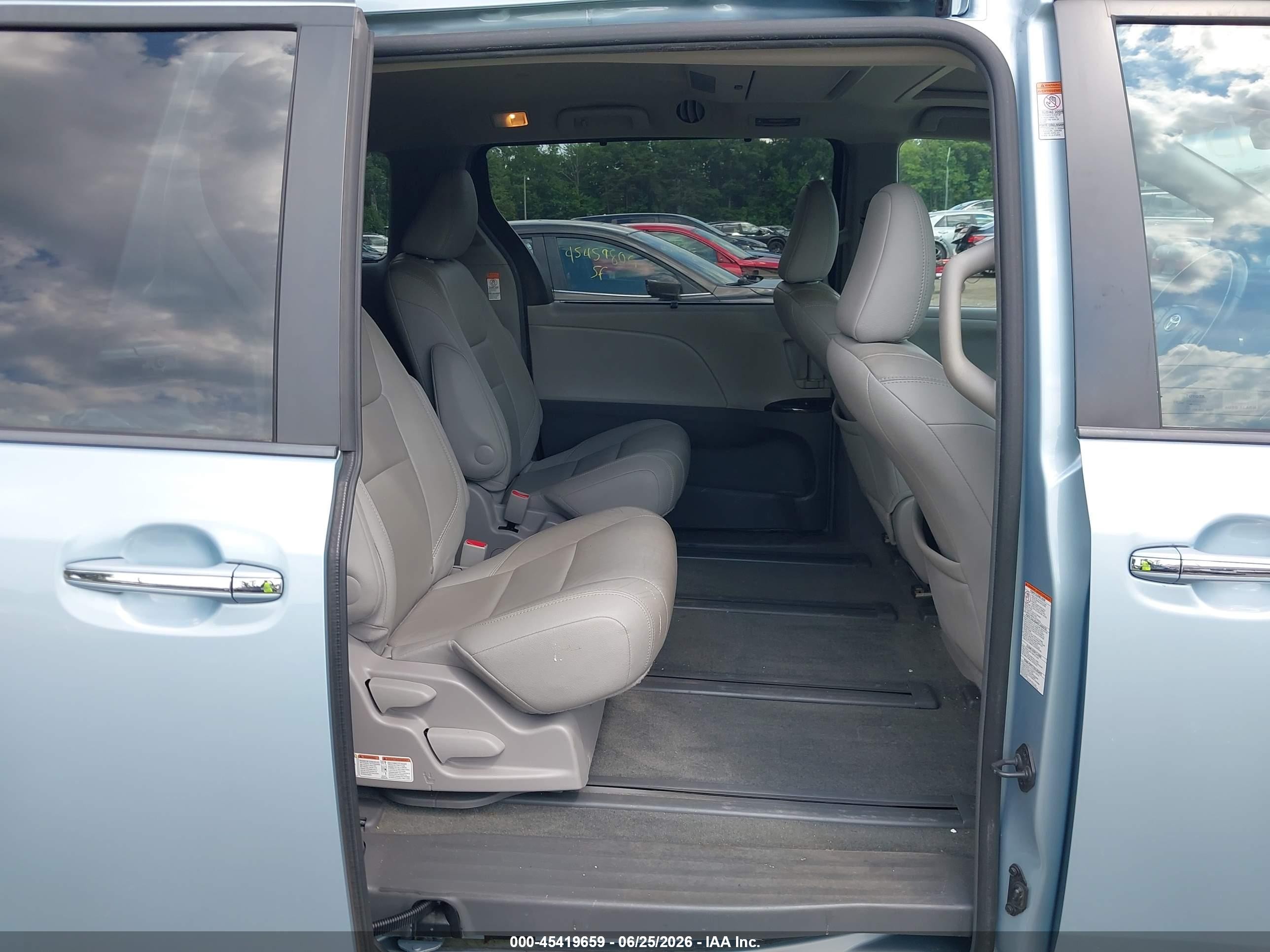 2015 Toyota Sienna Xle Premium 7 Passenger Light Blue vin: 5TDDK3DC3FS098948