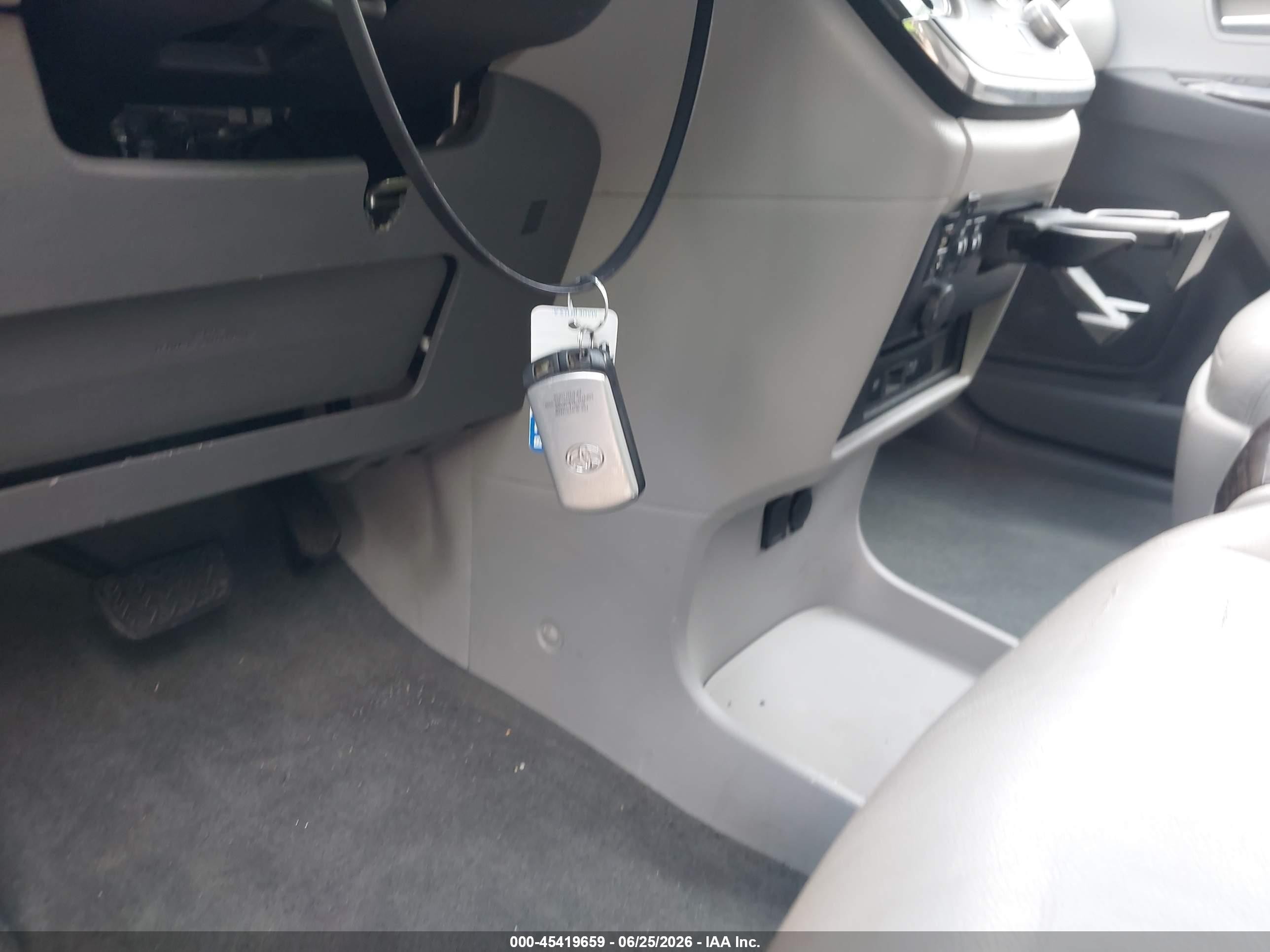 2015 Toyota Sienna Xle Premium 7 Passenger Light Blue vin: 5TDDK3DC3FS098948