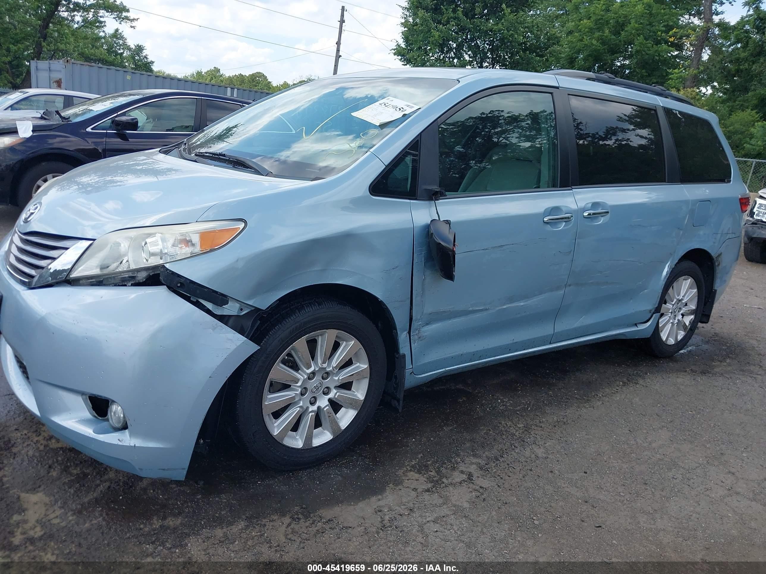 2015 Toyota Sienna Xle Premium 7 Passenger Light Blue vin: 5TDDK3DC3FS098948