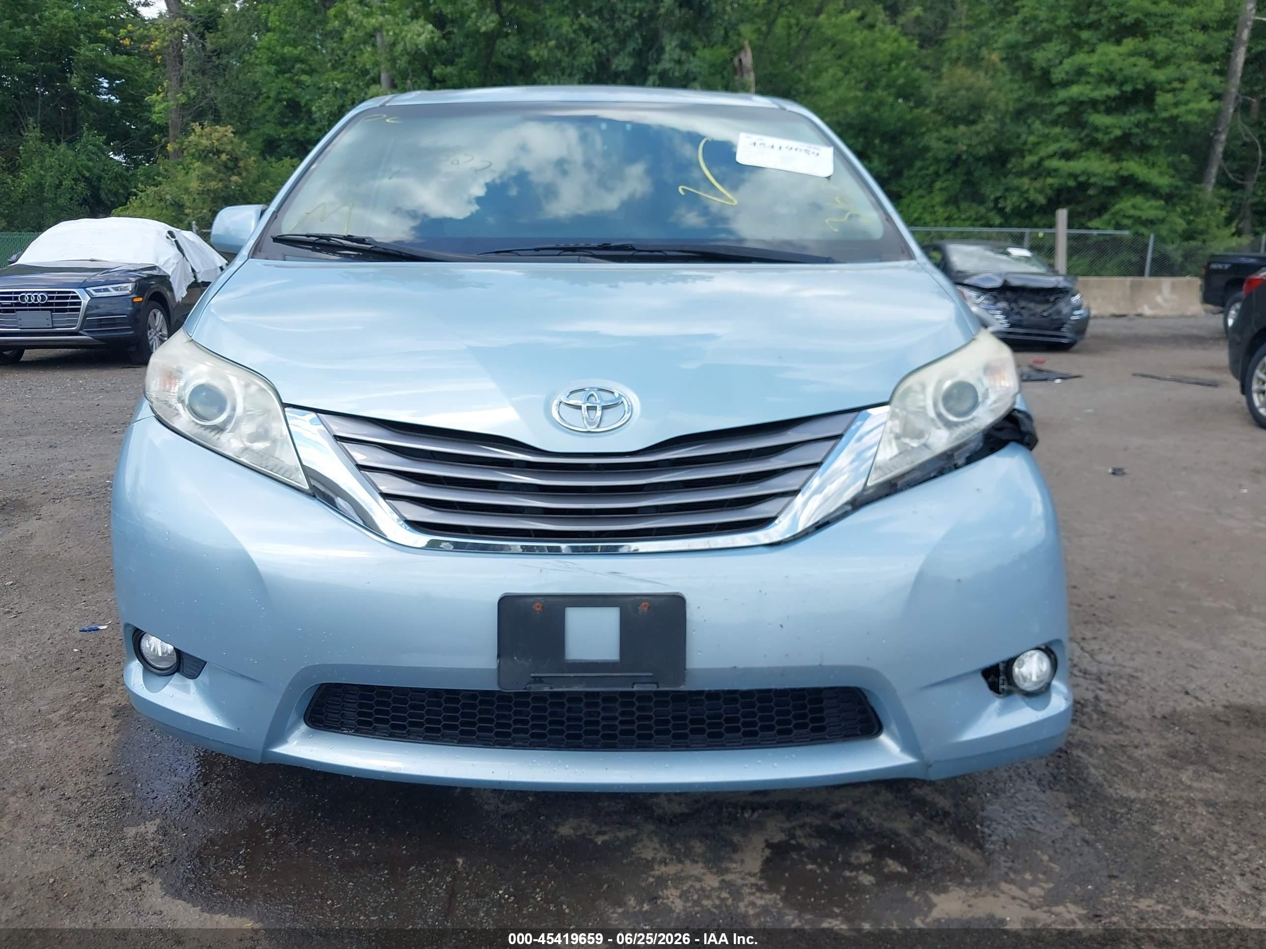 2015 Toyota Sienna Xle Premium 7 Passenger Light Blue vin: 5TDDK3DC3FS098948